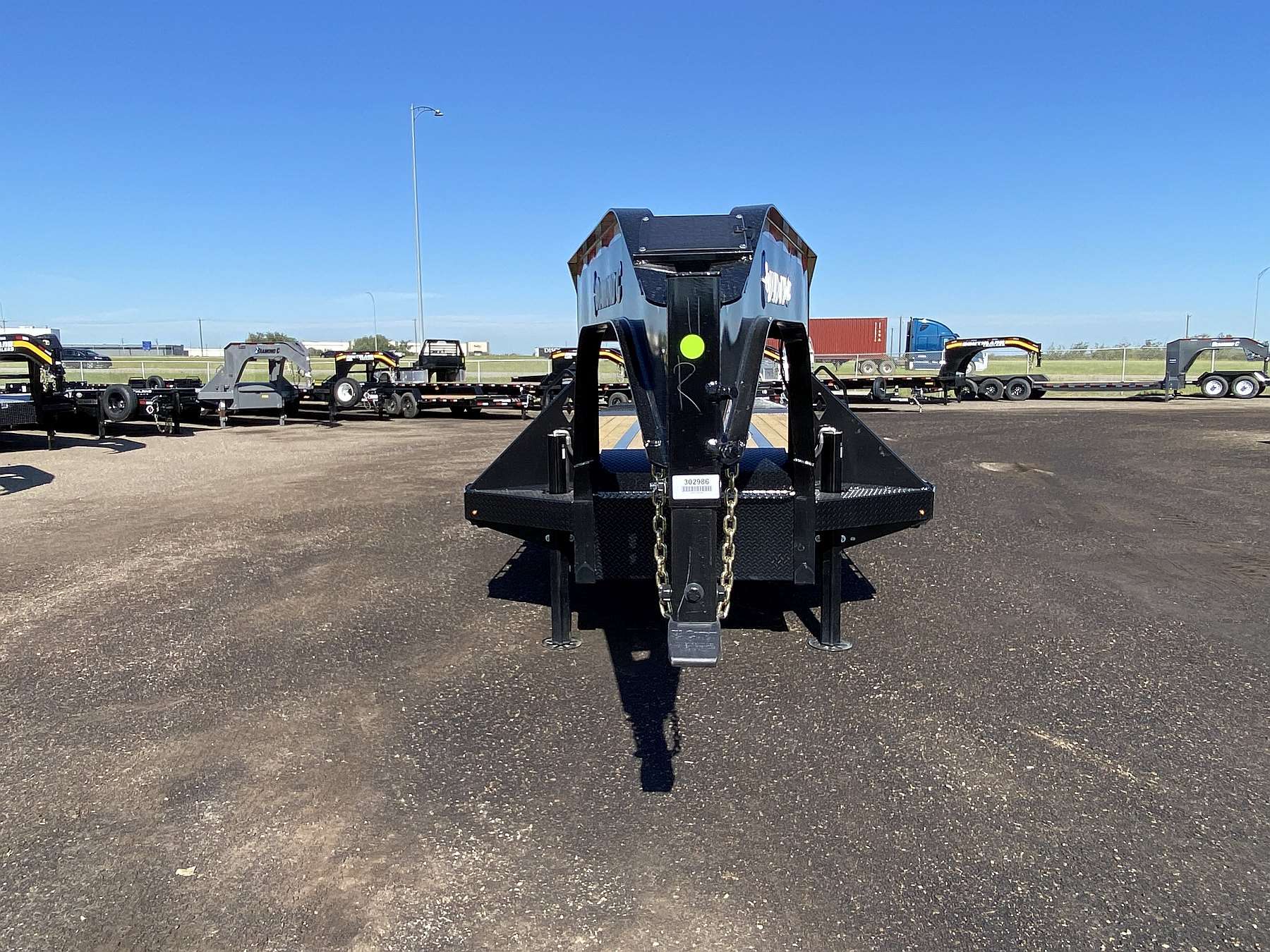 2026 Diamond C 35' Gooseneck w/ Hydraulic Dovetail