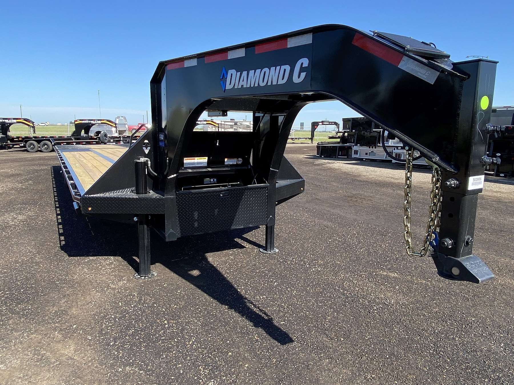 2026 Diamond C 35' Gooseneck w/ Hydraulic Dovetail