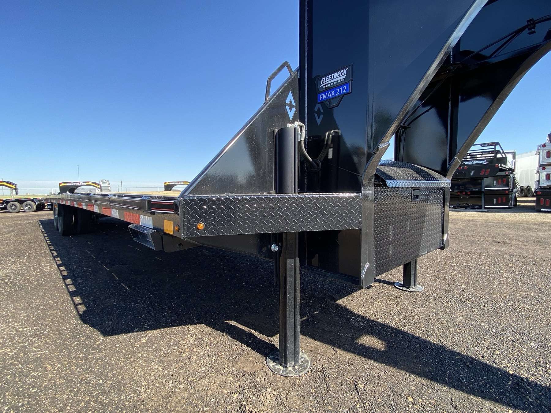 2026 Diamond C 35' Gooseneck w/ Hydraulic Dovetail
