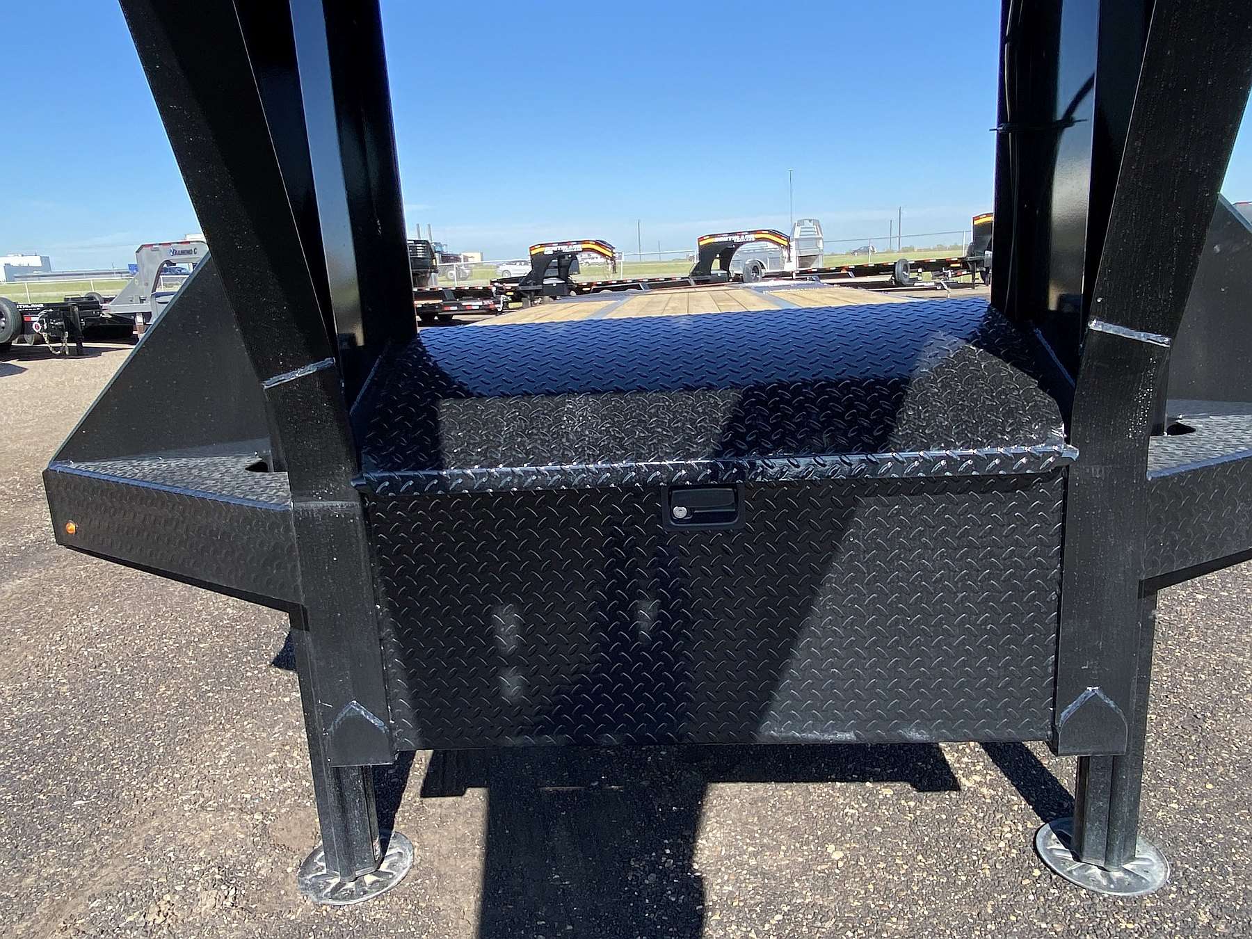 2026 Diamond C 35' Hydraulic Dovetail Gooseneck