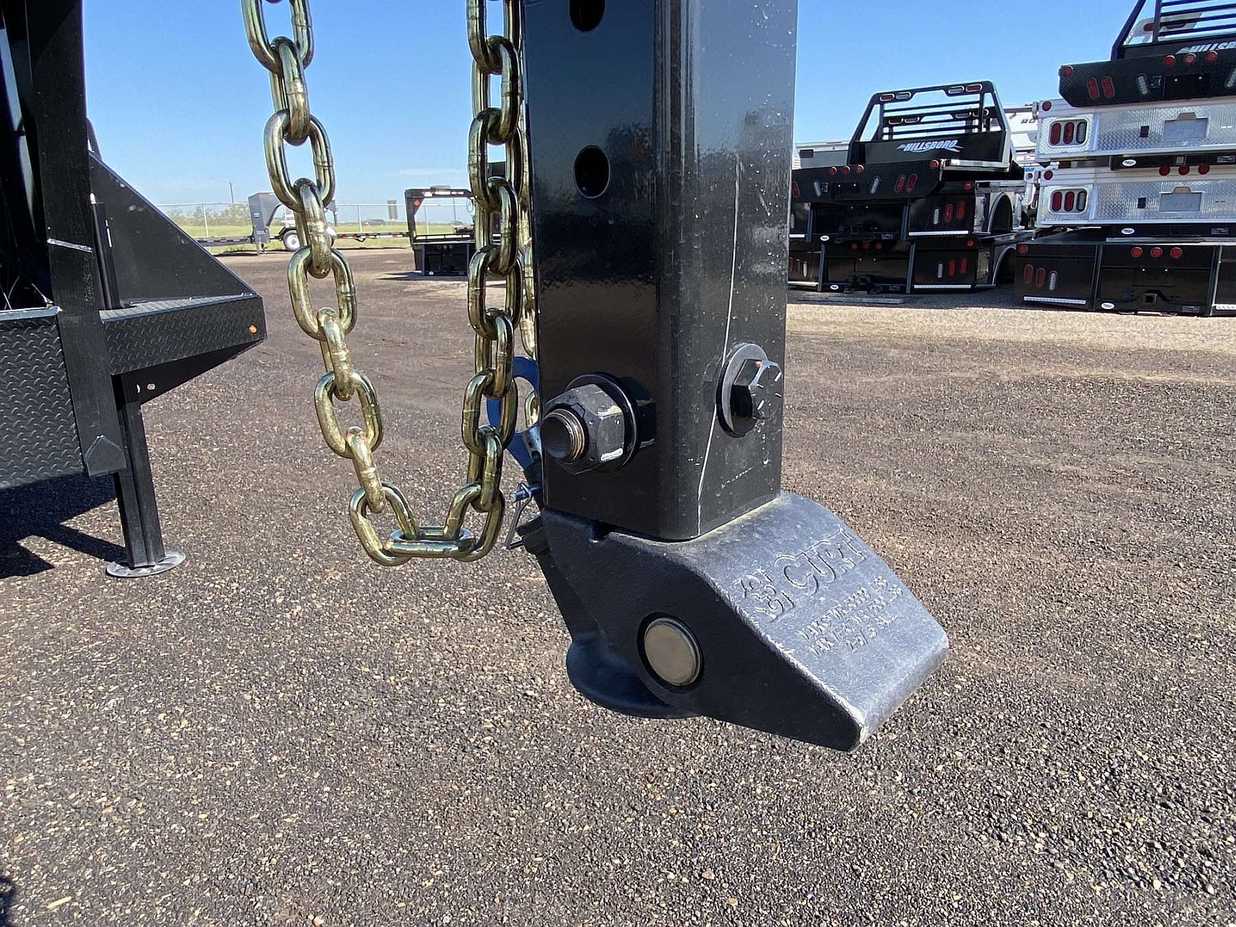 2026 Diamond C 35' Hydraulic Dovetail Gooseneck