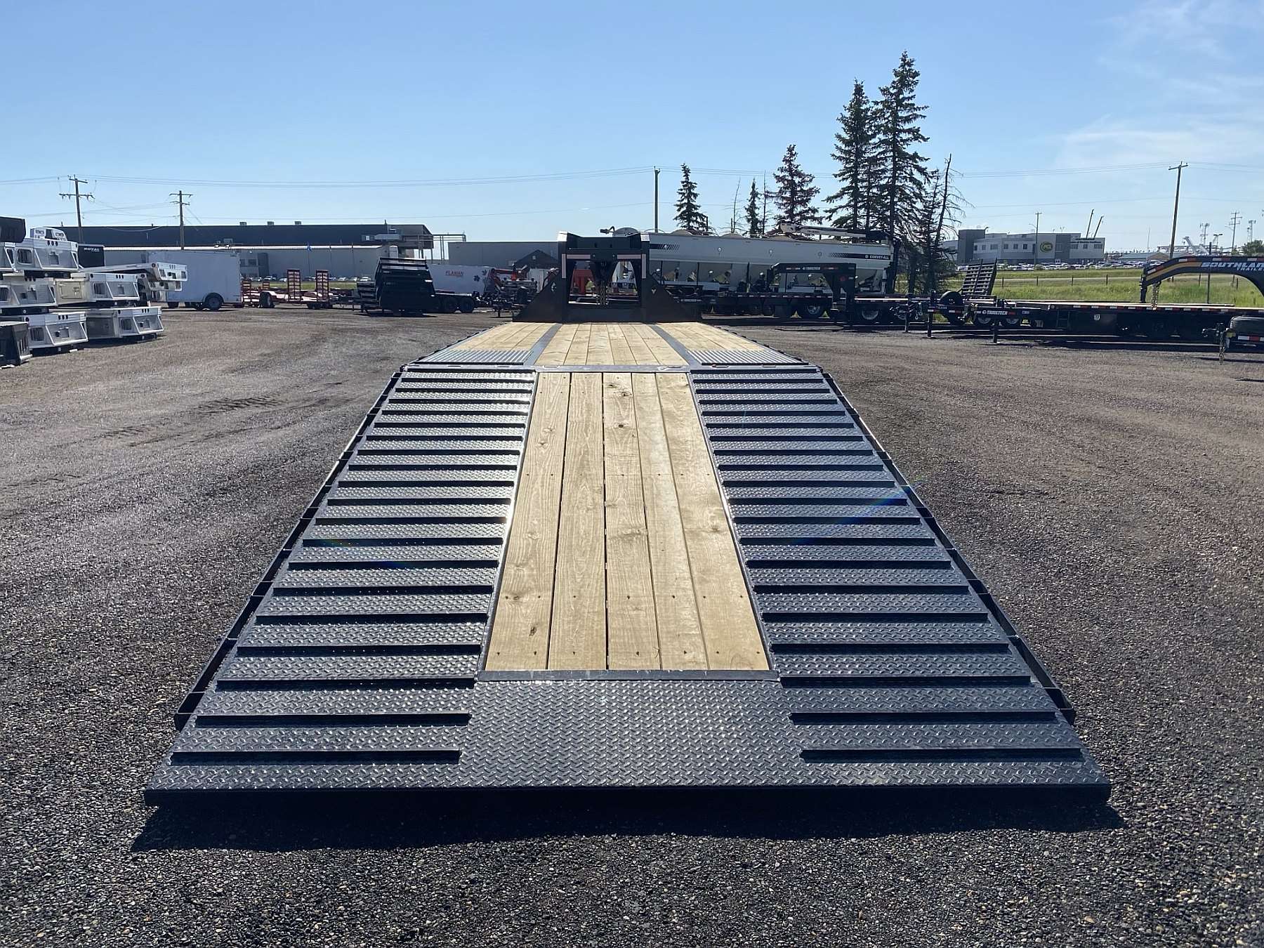 2026 Diamond C 35' Hydraulic Dovetail Gooseneck