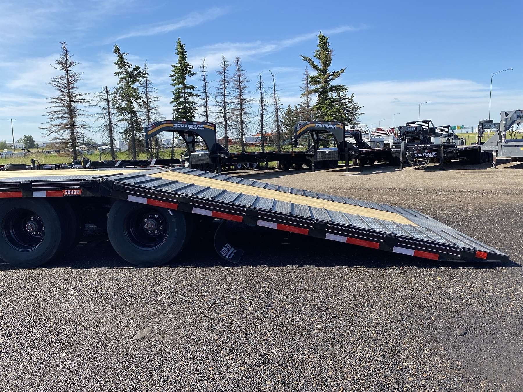 2026 Diamond C 35' Hydraulic Dovetail Gooseneck