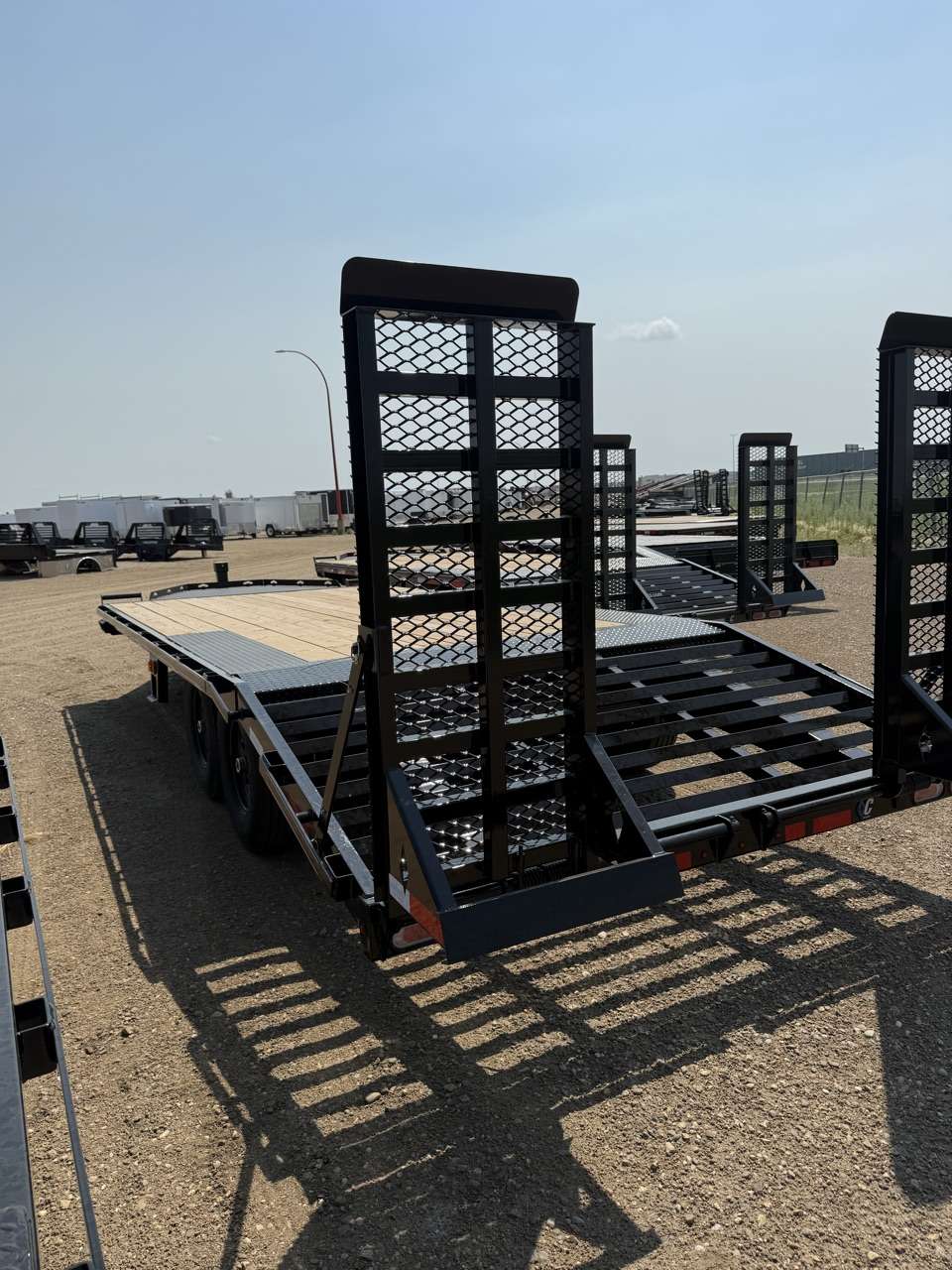 2026 Diamond C 8'6" x 20' Beavertail Deckover Trailer