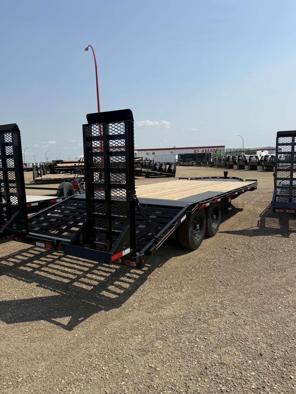 2026 Diamond C 8'6" x 20' Beavertail Deckover Trailer