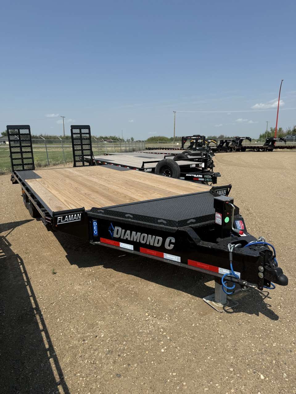 2026 Diamond C 8'6" x 20' Beavertail Deckover Trailer