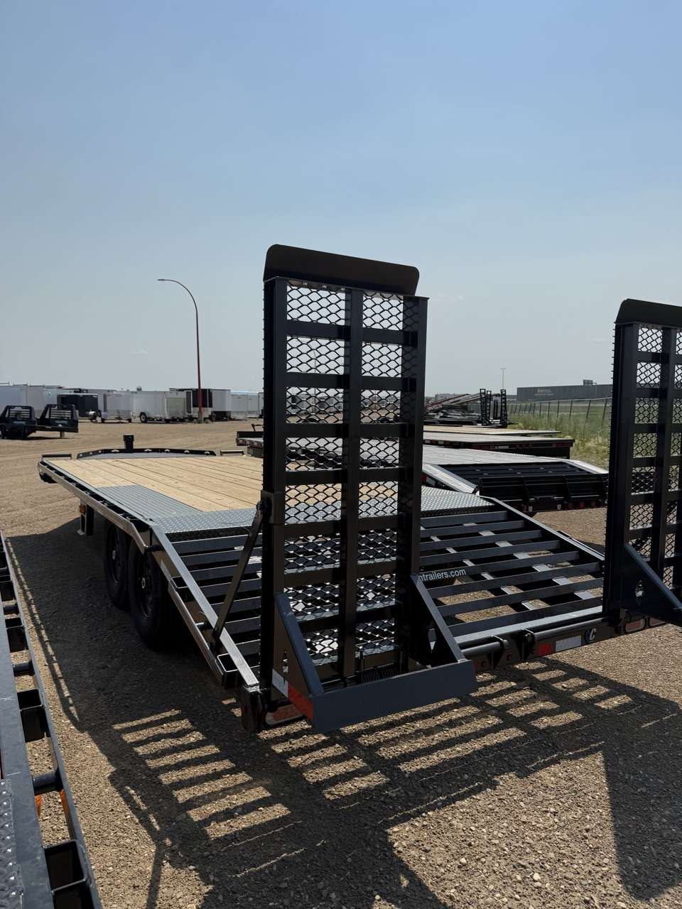2026 Diamond C 8'6" x 20' Beavertail Deckover Trailer