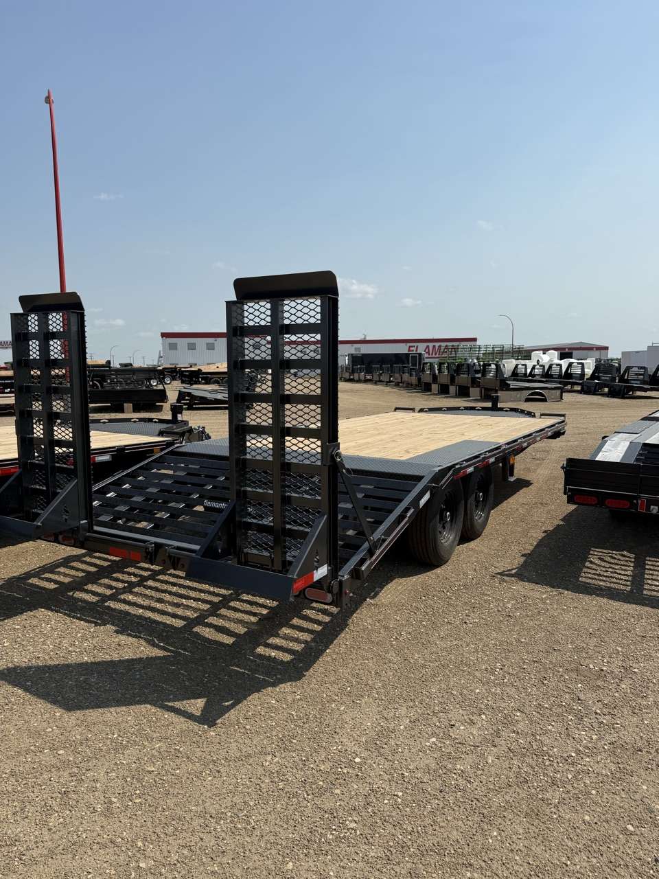 2026 Diamond C 8'6" x 20' Beavertail Deckover Trailer