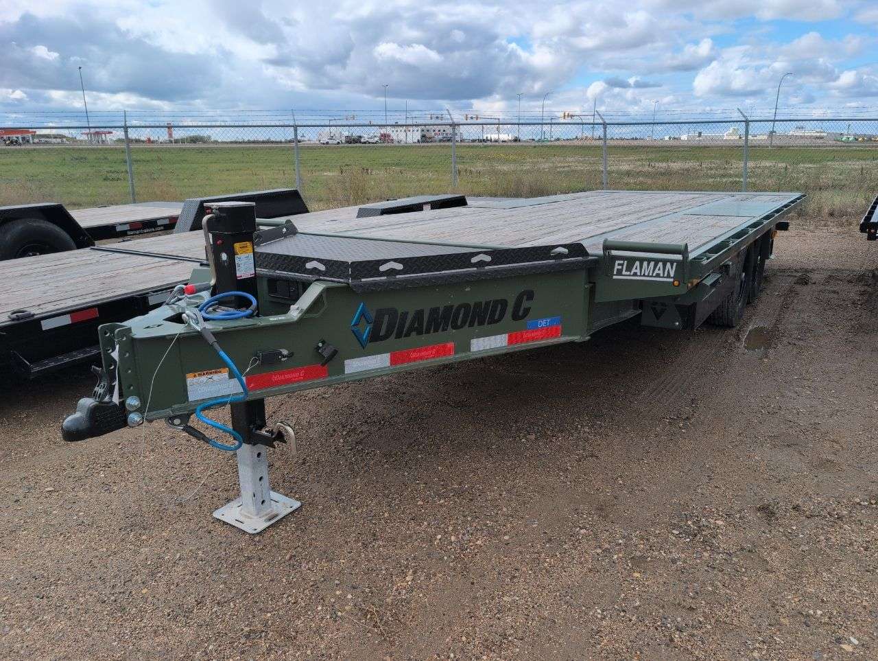 2026 Diamond C 8'6" x 20' Full Tilt Trailer