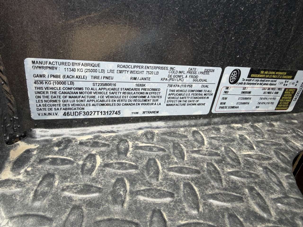 2026 Diamond C 8'6" x 30' GN Beavertail Flat Deck Trailer