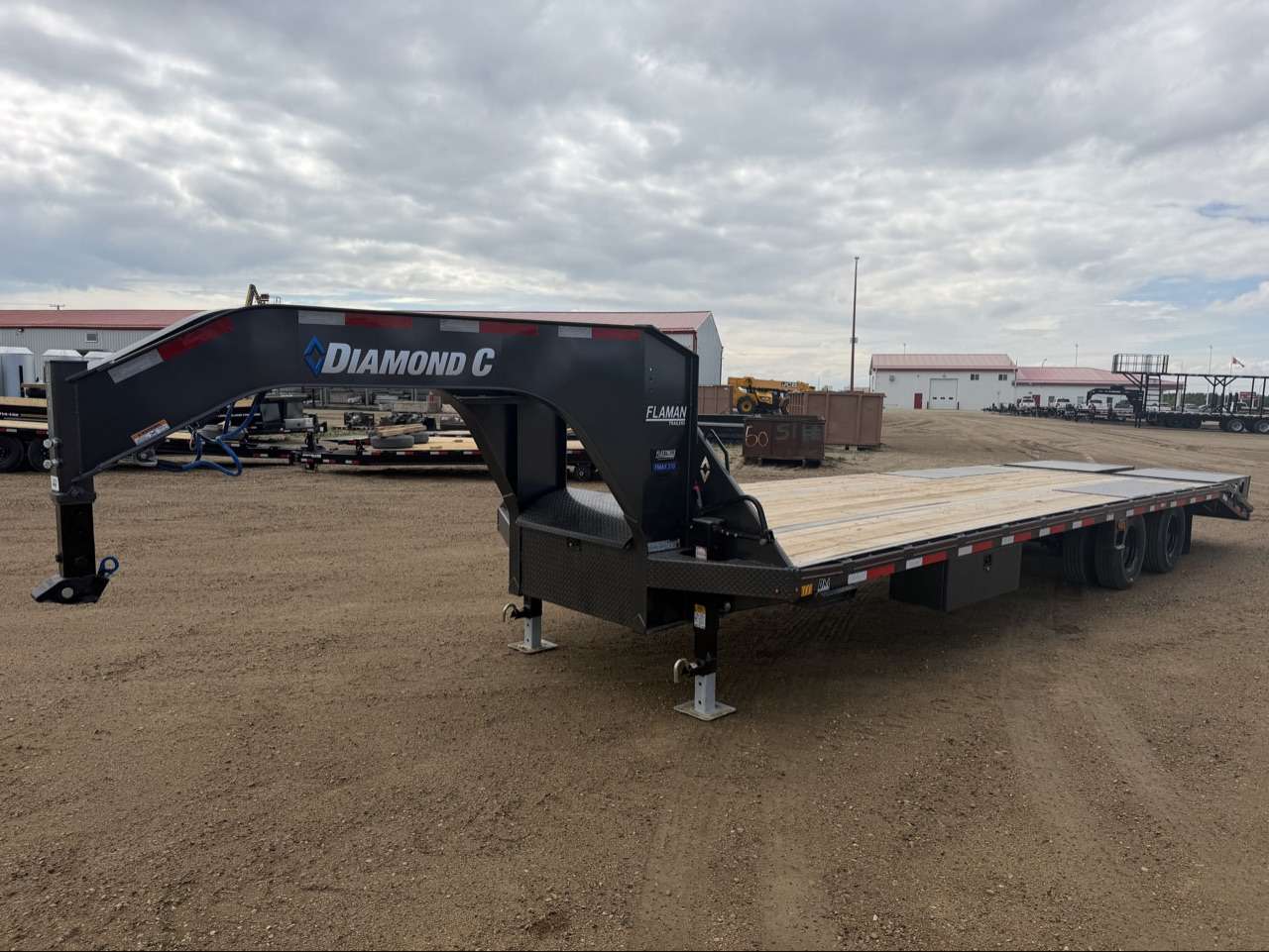 2026 Diamond C 8'6" x 30' GN Beavertail Flat Deck Trailer
