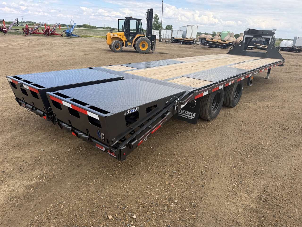 2026 Diamond C 8'6" x 30' GN Beavertail Flat Deck Trailer