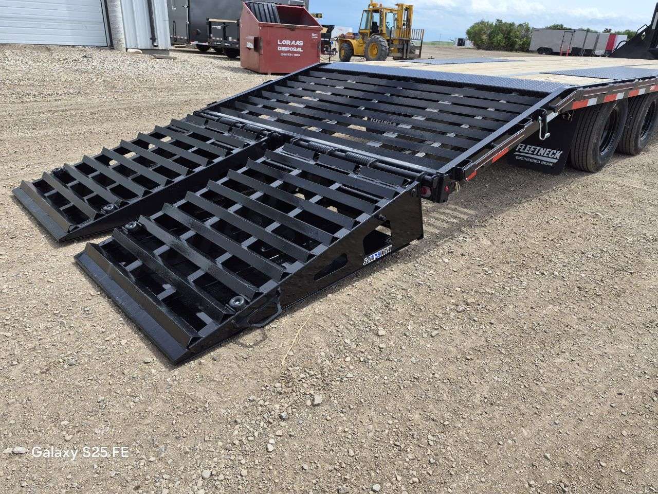 2026 Diamond C 8'6" x 32' GN Beavertail Flat Deck Trailer