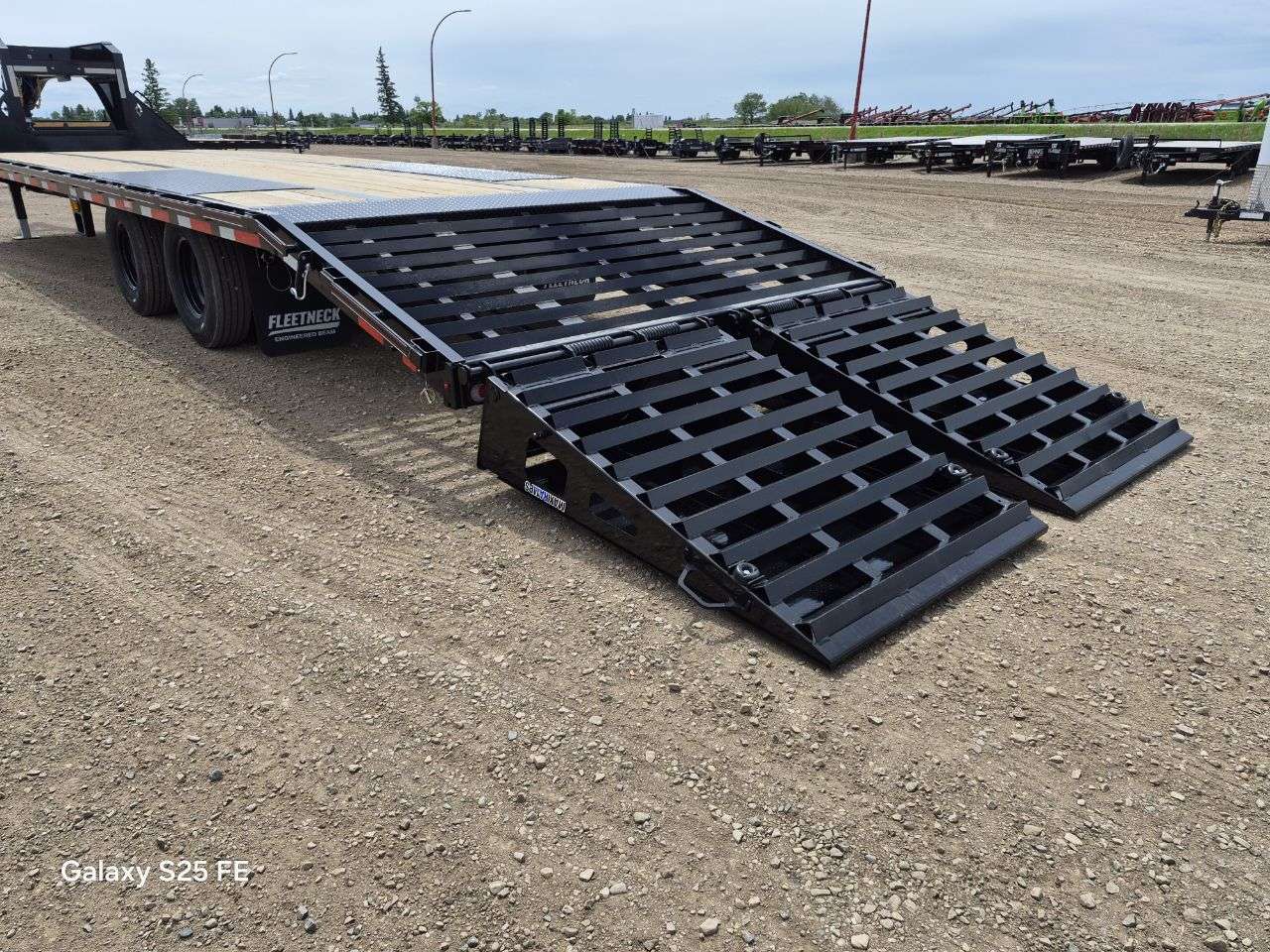 2026 Diamond C 8'6" x 32' GN Beavertail Flat Deck Trailer