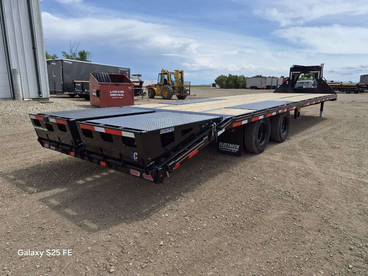 2026 Diamond C 8'6" x 32' GN Beavertail Flat Deck Trailer