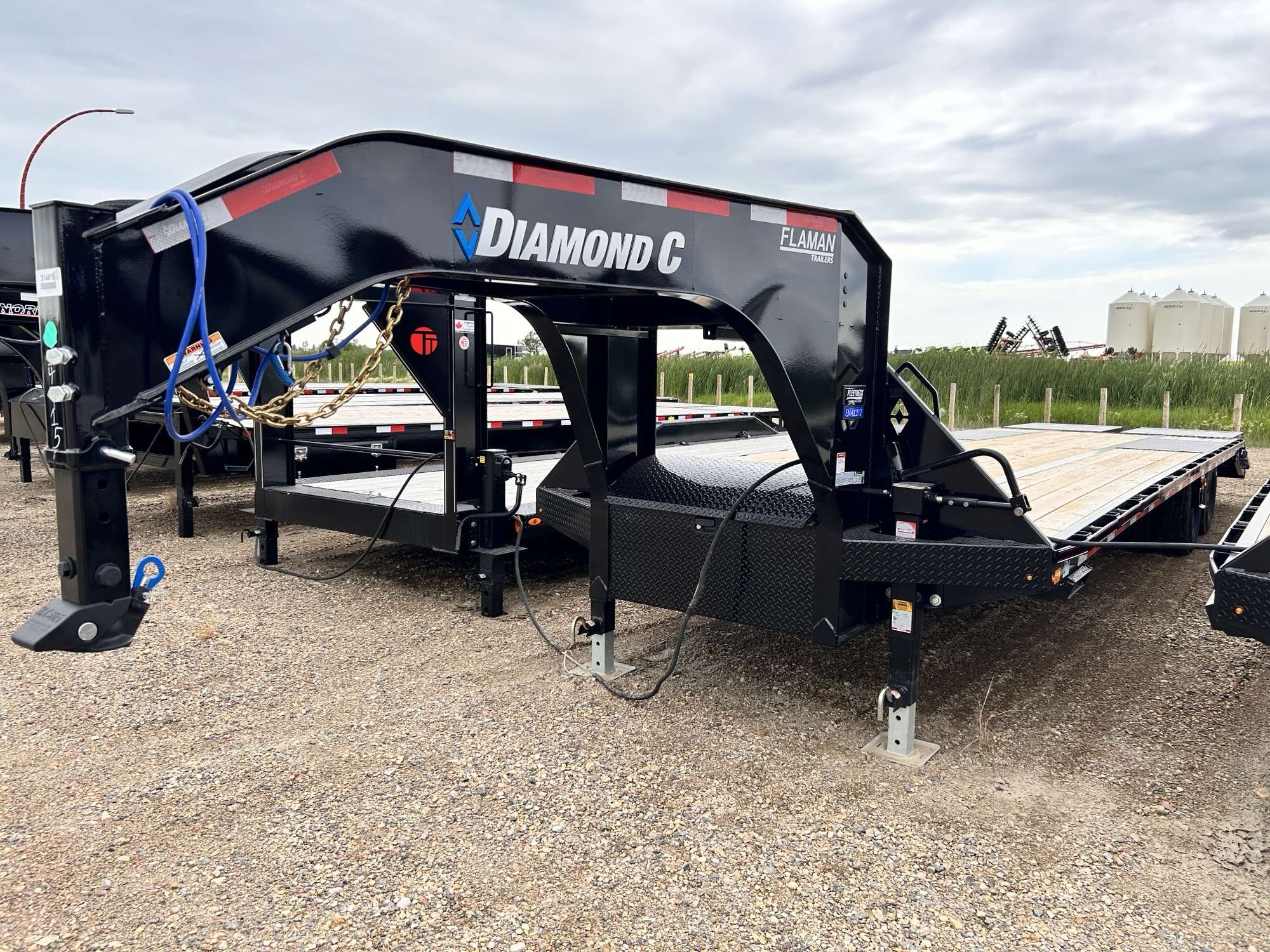2026 Diamond C 8'6" x 32' GN Beavertail Flat Deck Trailer