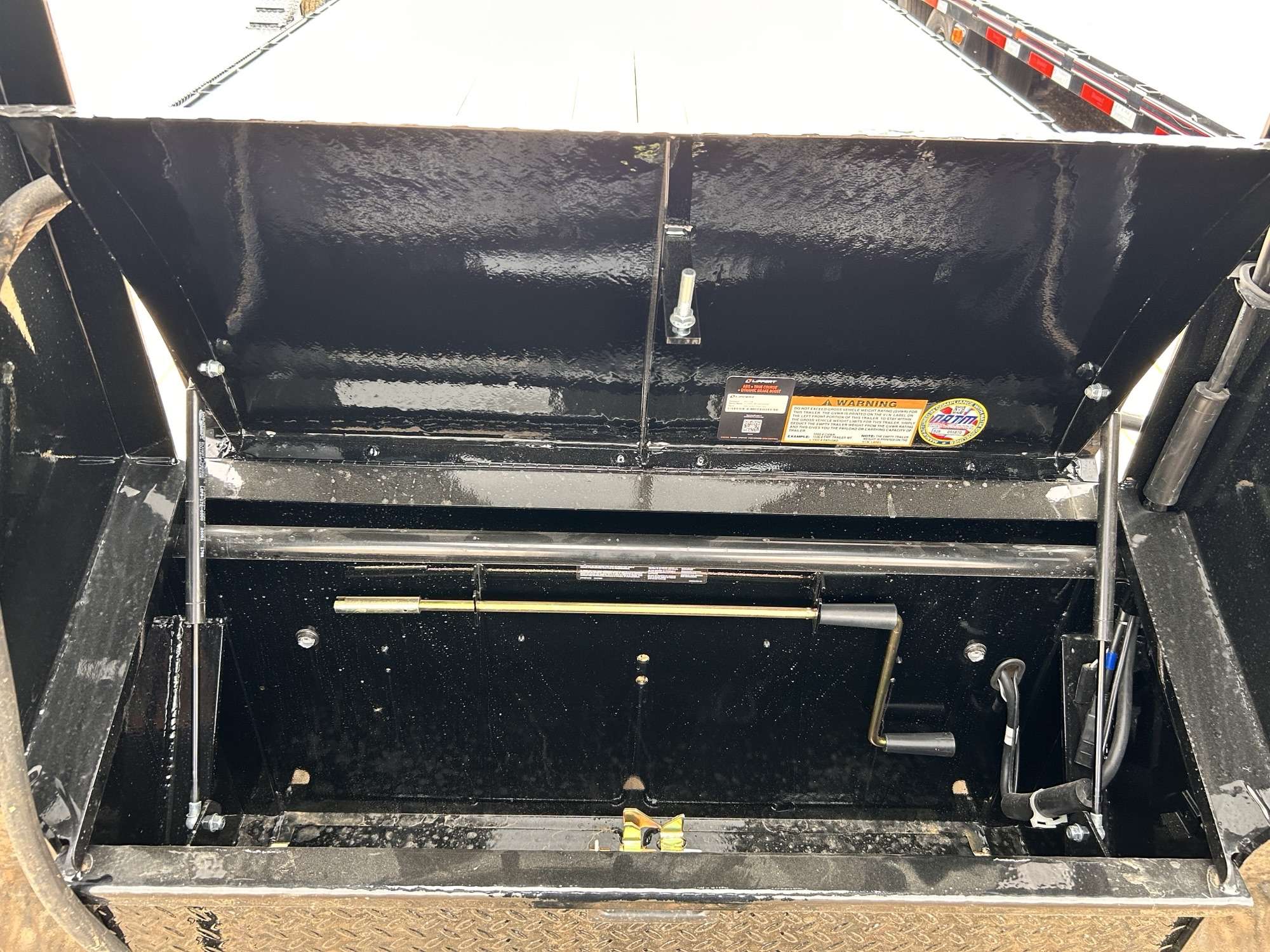 2026 Diamond C 8'6" x 32' GN Beavertail Flat Deck Trailer