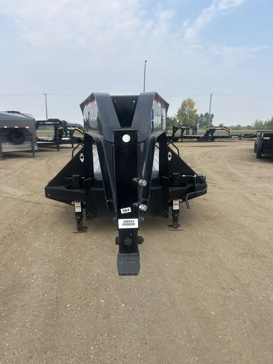 2026 Diamond C 8'6" x 35' GN Beavertail Flat Deck Trailer