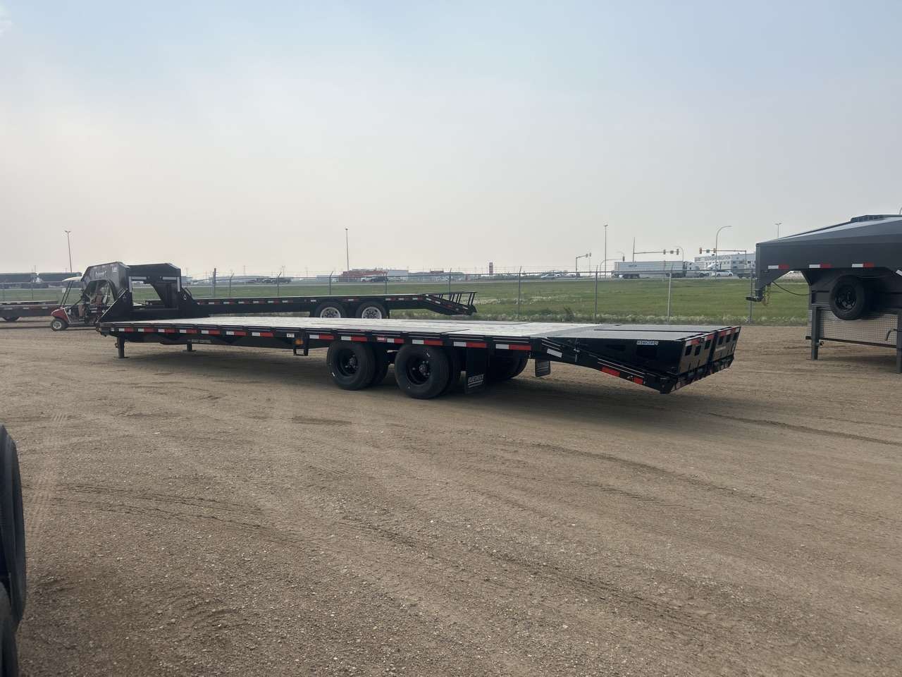 2026 Diamond C 8'6" x 35' GN Beavertail Flat Deck Trailer