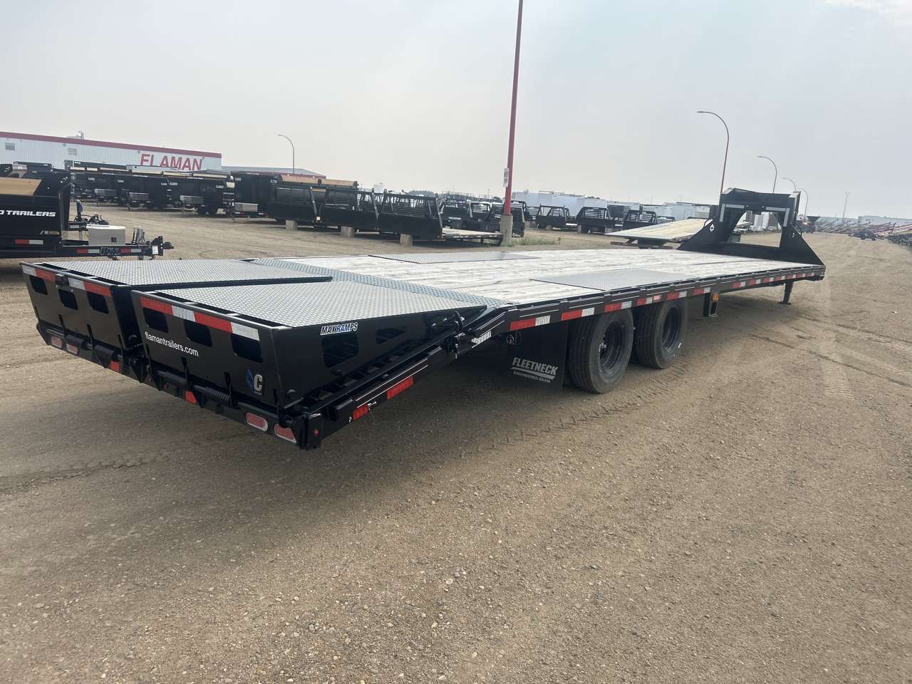 2026 Diamond C 8'6" x 35' GN Beavertail Flat Deck Trailer