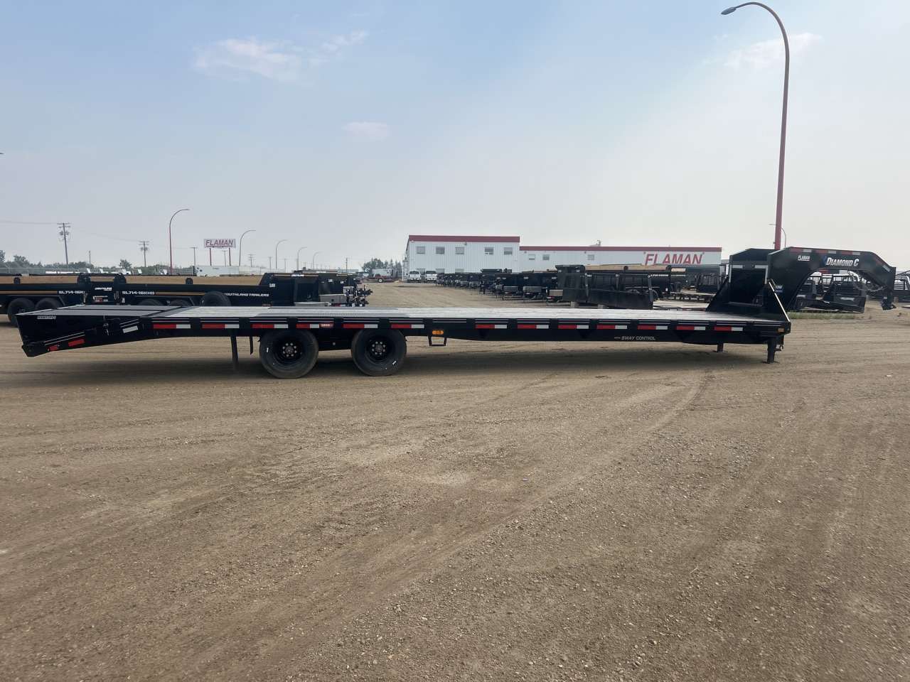 2026 Diamond C 8'6" x 35' GN Beavertail Flat Deck Trailer
