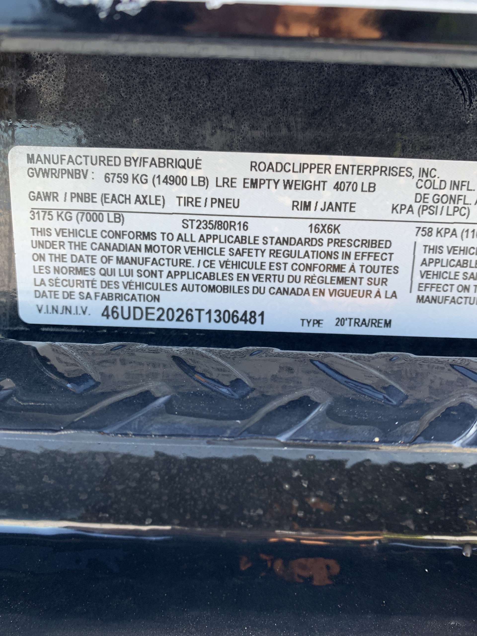 2026 Diamond C DEC 8'6" x 20' Beavertail Deckover Trailer