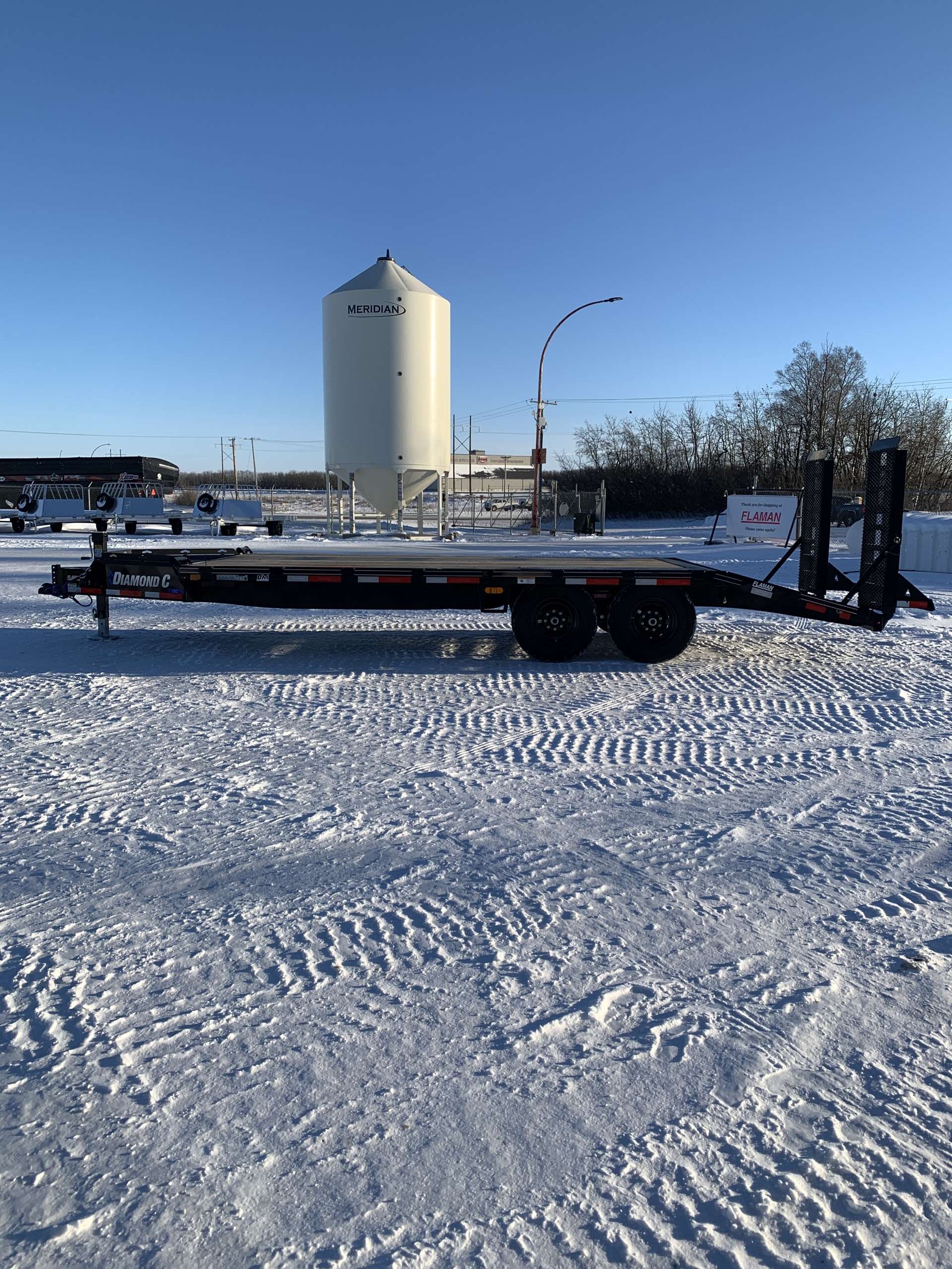 2026 Diamond C DEC 8'6" x 20' Beavertail Deckover Trailer