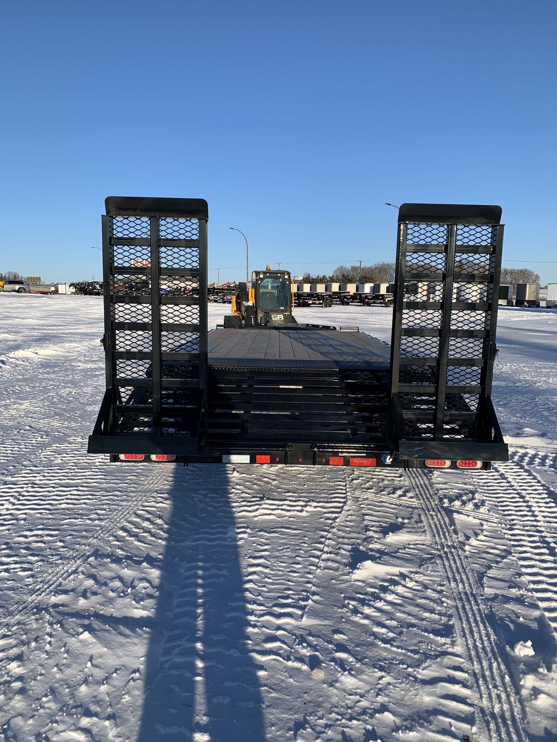 2026 Diamond C DEC 8'6" x 20' Beavertail Deckover Trailer