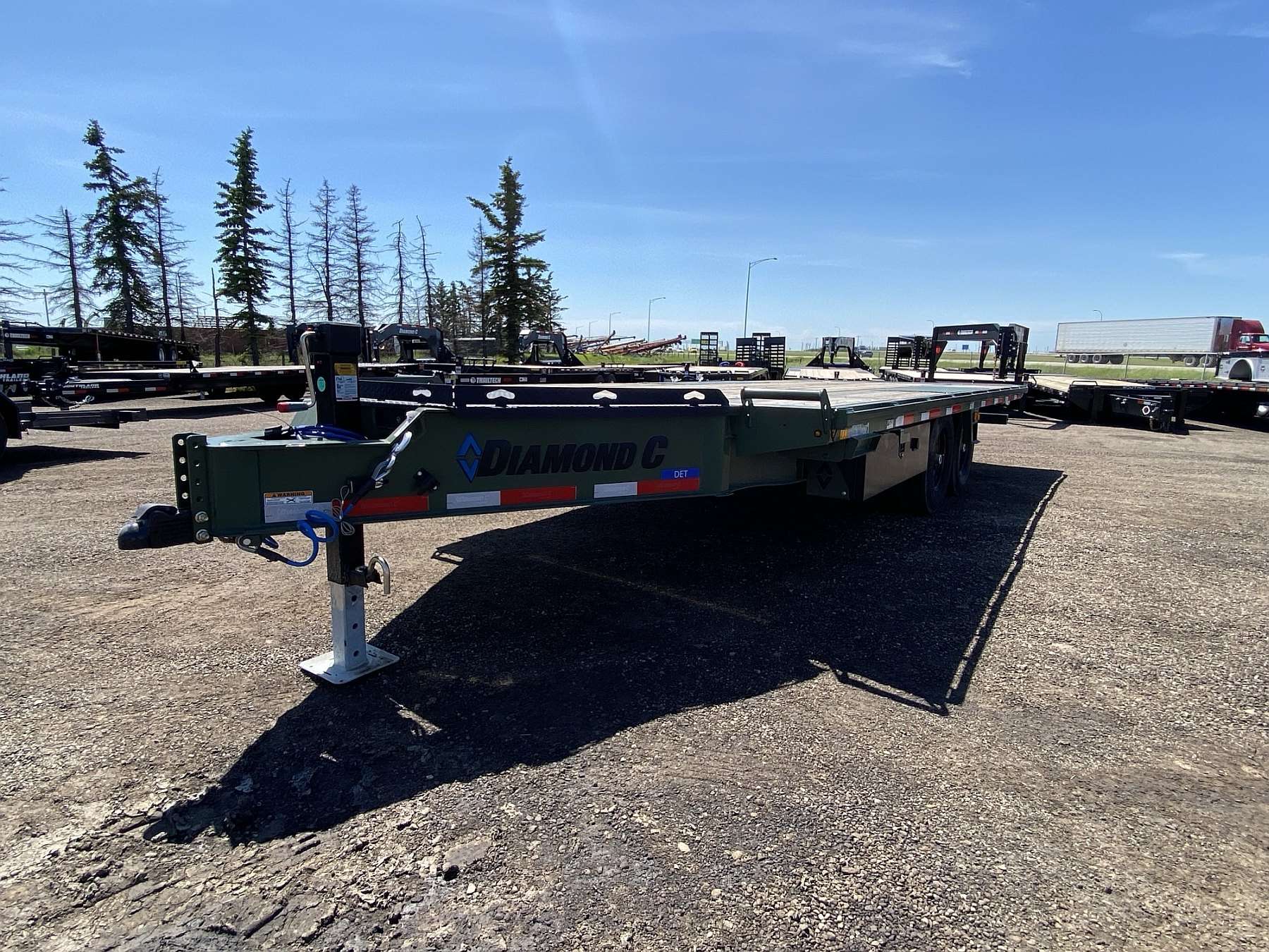 2026 Diamond C DET207- 20' Tilt Deck Trailer