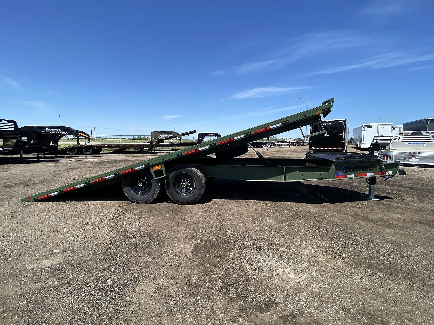 2026 Diamond C DET207- 20' Tilt Deck Trailer