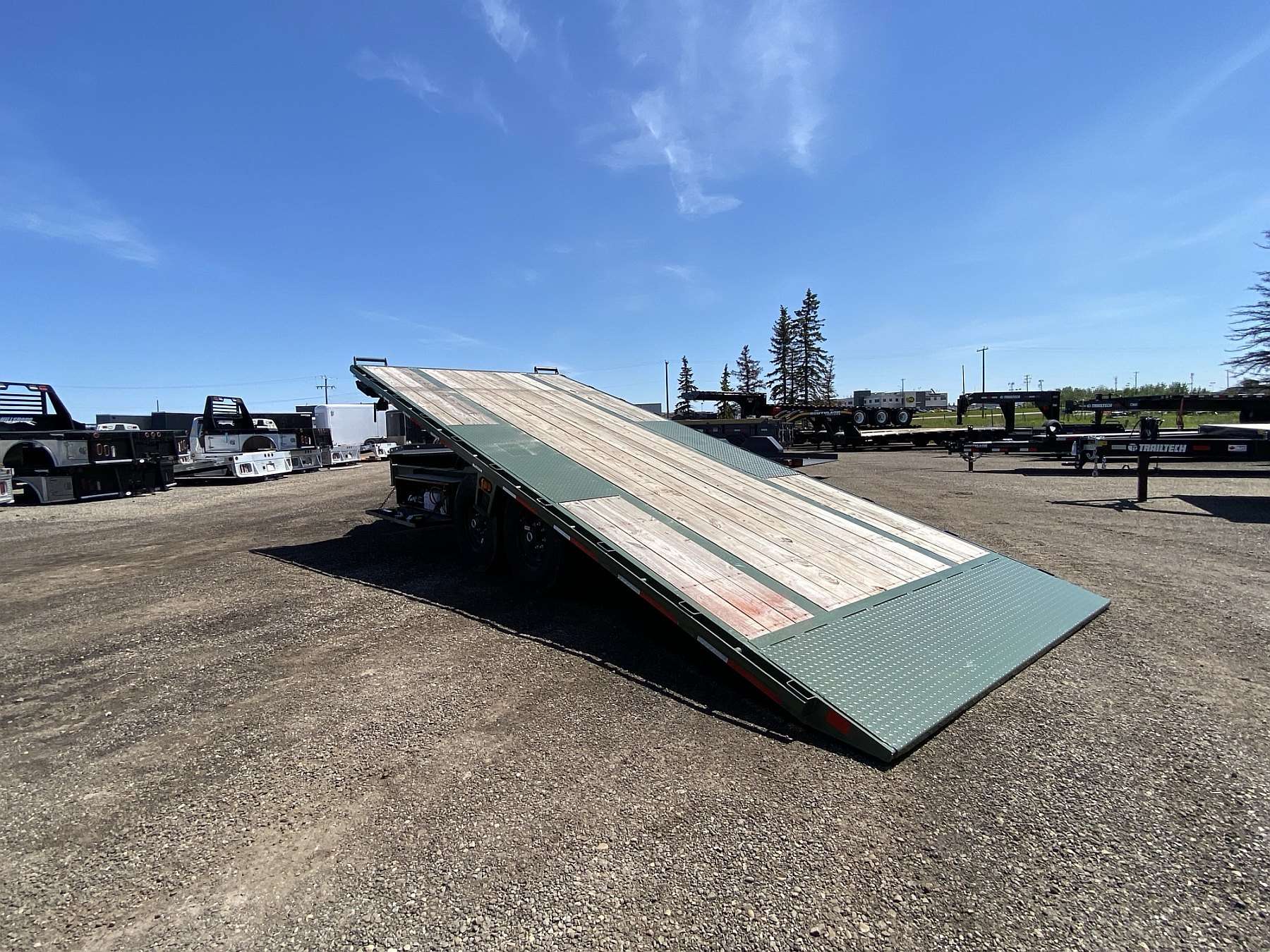 2026 Diamond C DET207- 20' Tilt Deck Trailer