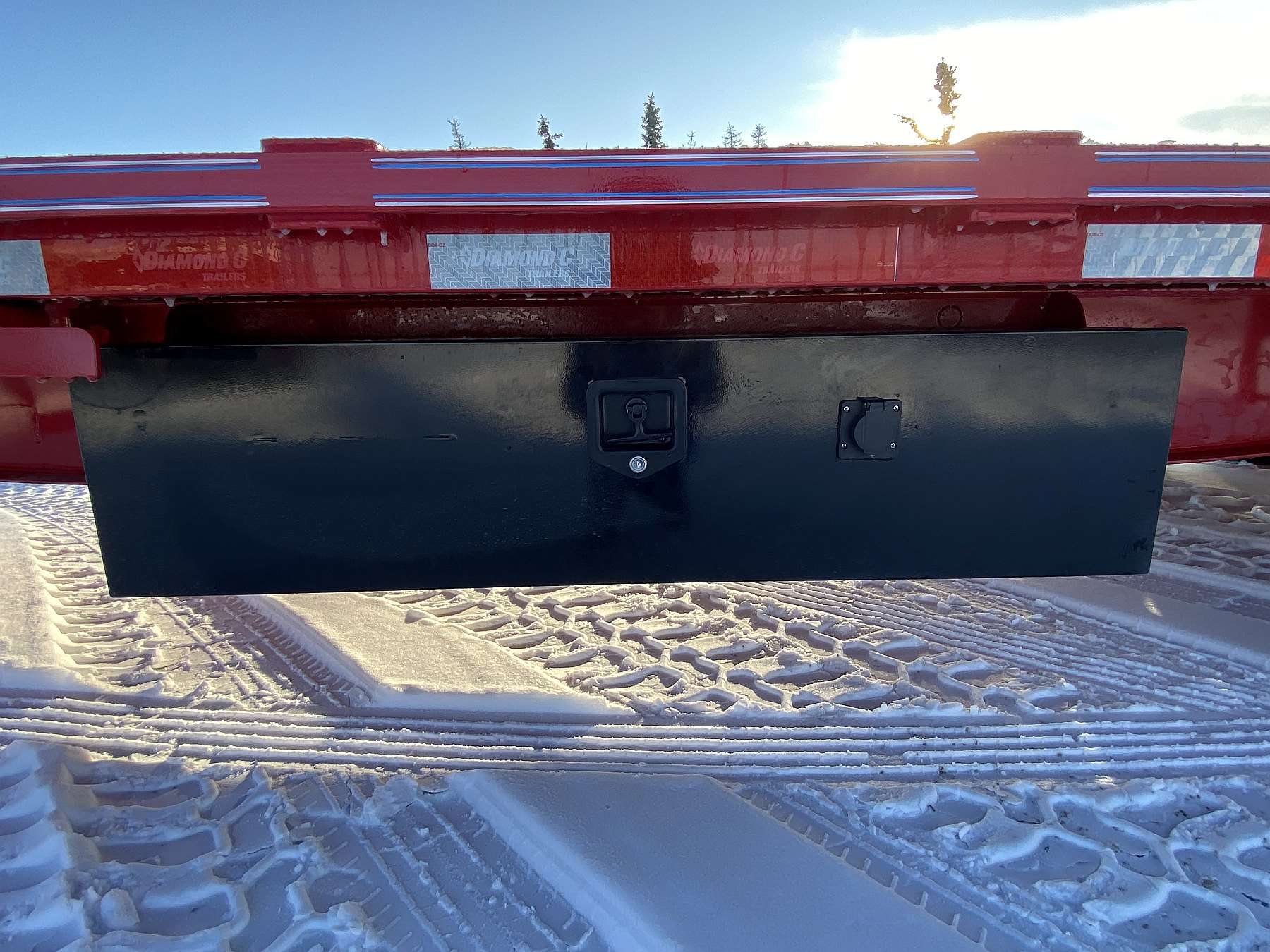 2026 Diamond C DET207 - 24' Tilt Deck Trailer