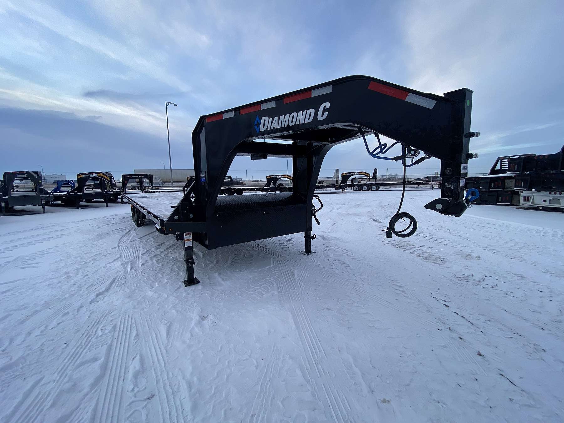 2026 Diamond C DET210- 30' Tilt Deck Gooseneck Trailer