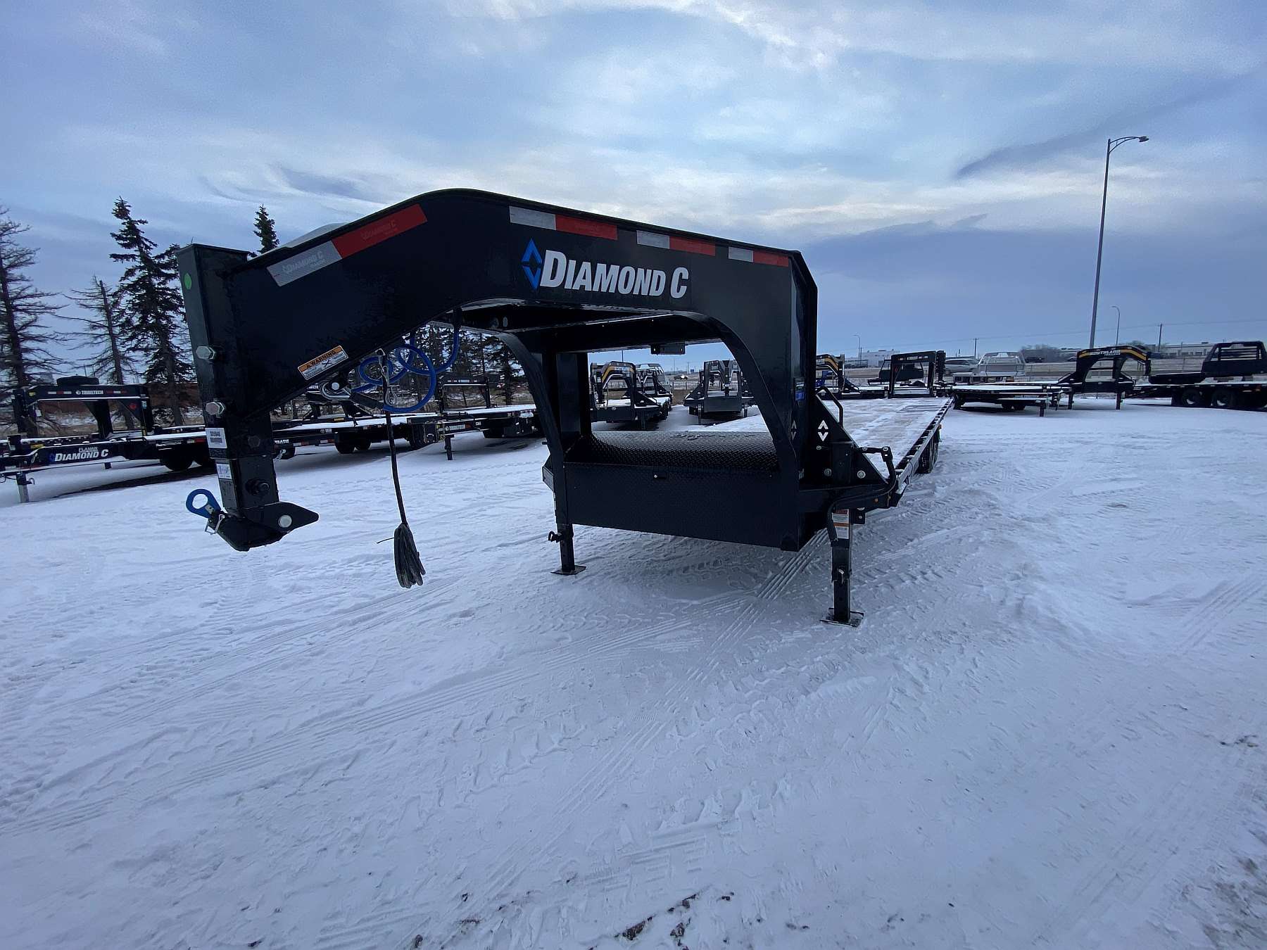 2026 Diamond C DET210- 30' Tilt Deck Gooseneck Trailer