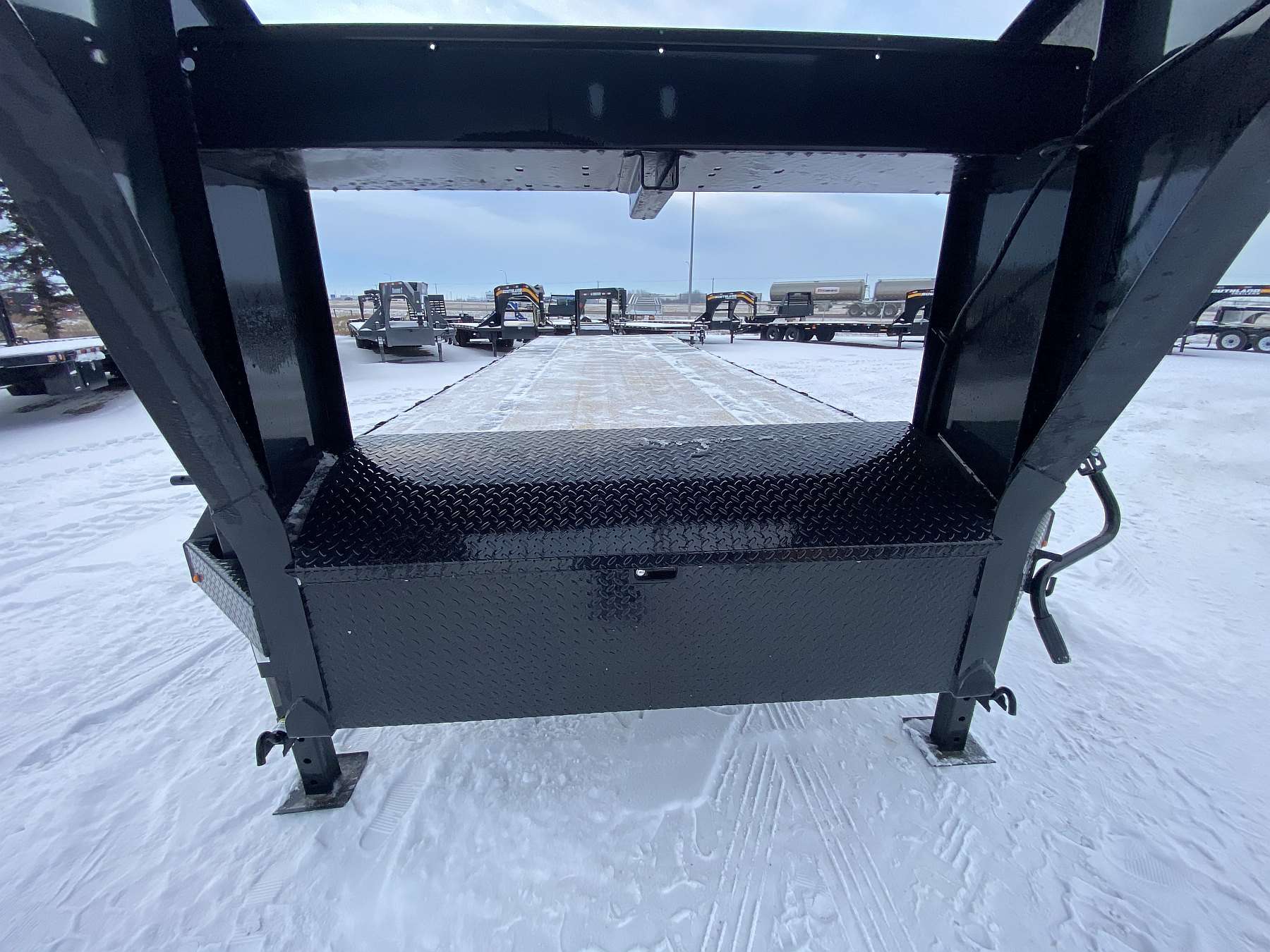 2026 Diamond C DET210- 30' Tilt Deck Gooseneck Trailer