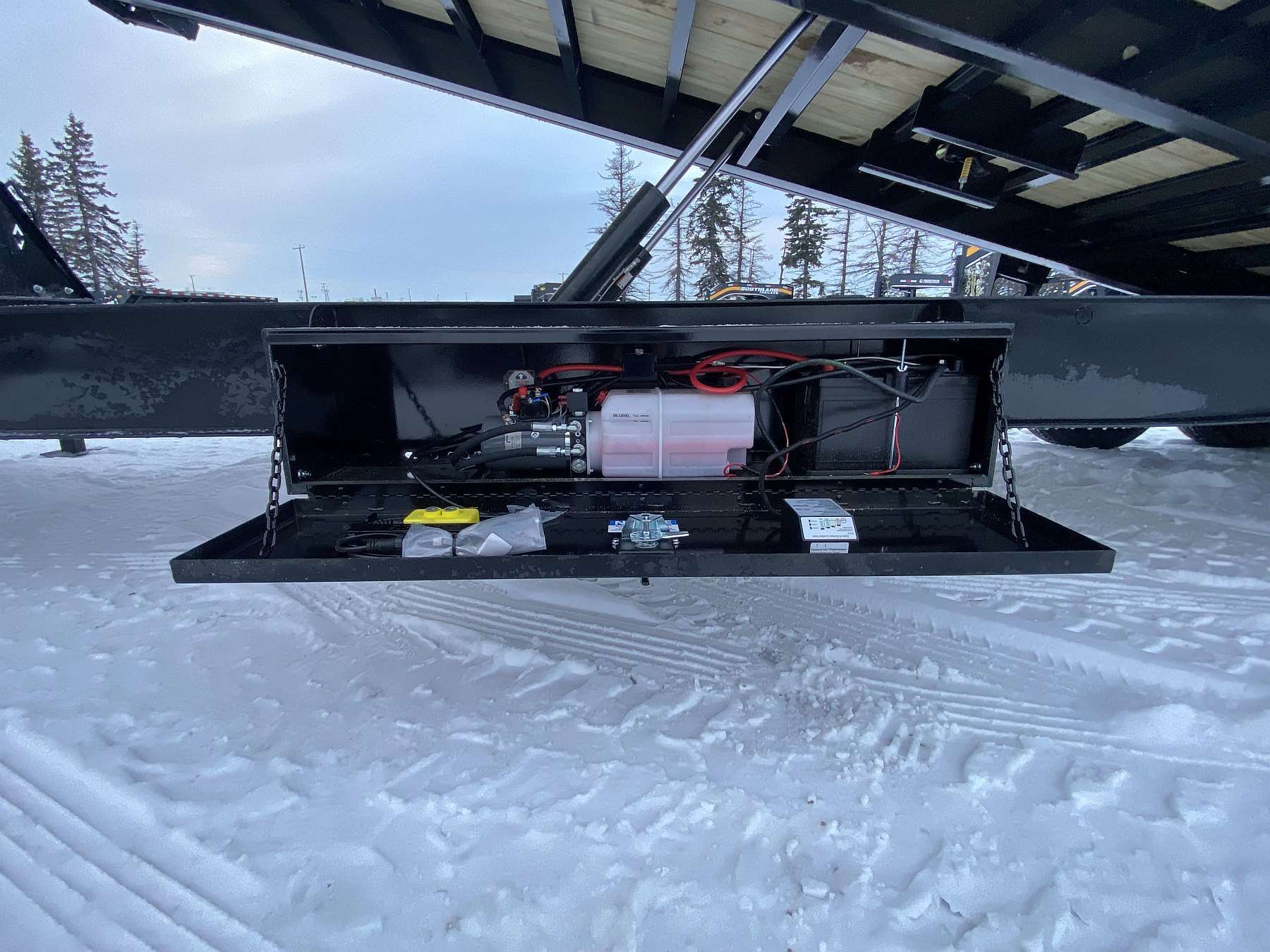 2026 Diamond C DET210- 30' Tilt Deck Gooseneck Trailer