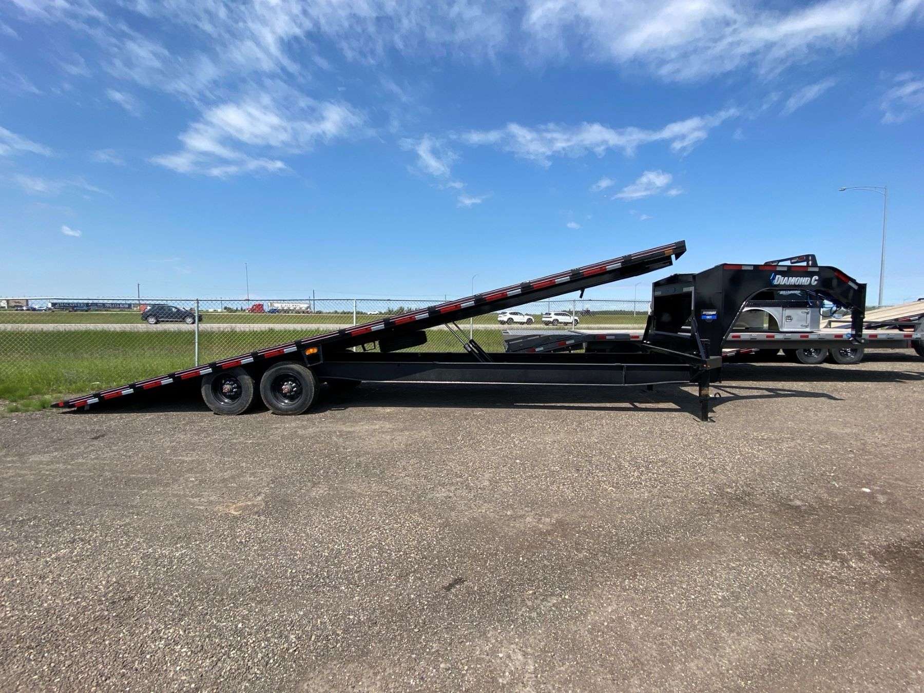 2026 Diamond C DET210- 30' Tilt Deck Gooseneck Trailer