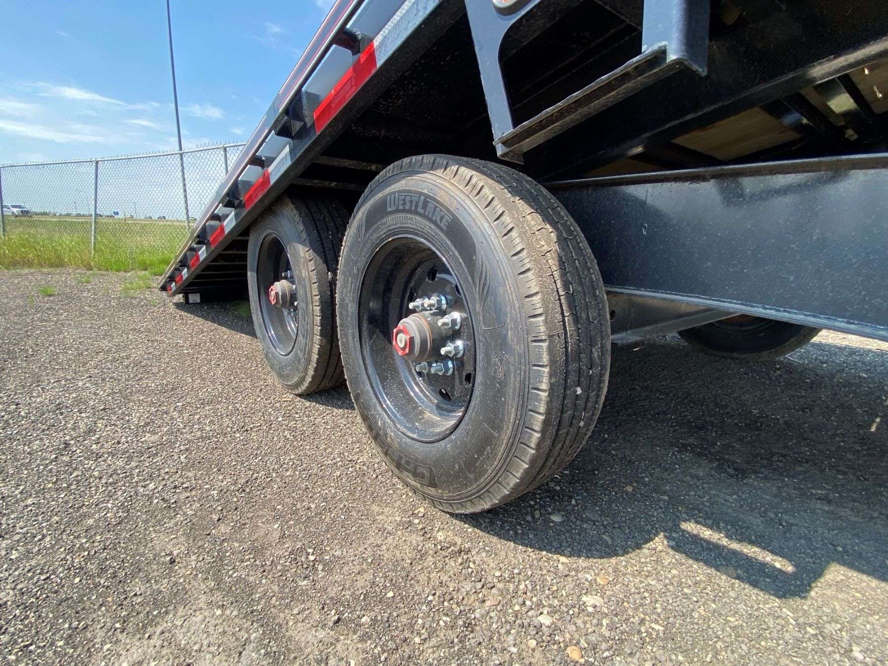 2026 Diamond C DET210- 30' Tilt Deck Gooseneck Trailer