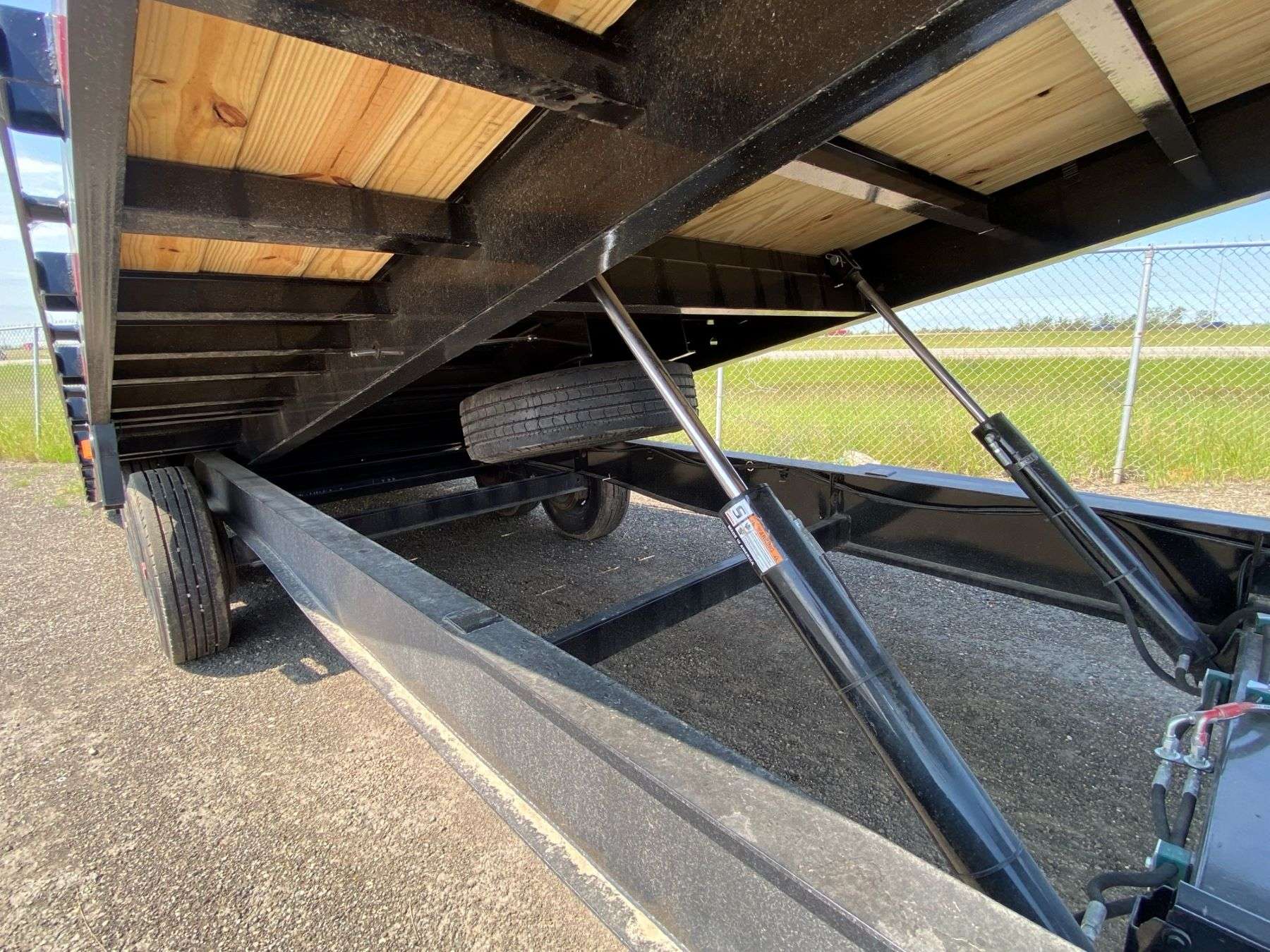 2026 Diamond C DET210- 30' Tilt Deck Gooseneck Trailer