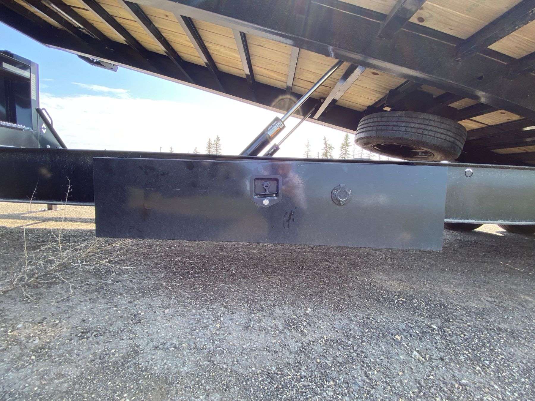 2026 Diamond C DET210- 30' Tilt Deck Gooseneck Trailer