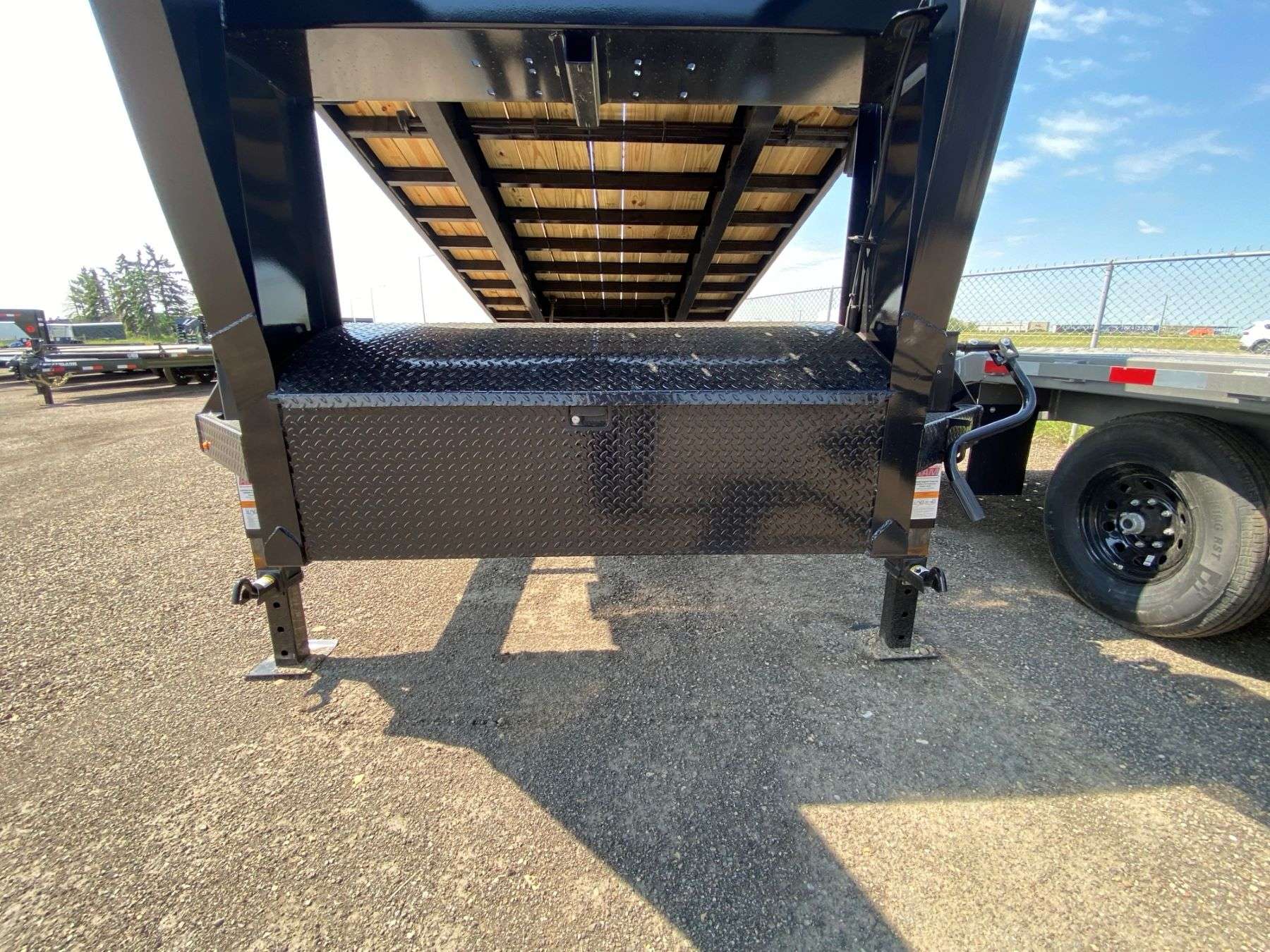 2026 Diamond C DET210- 30' Tilt Deck Gooseneck Trailer