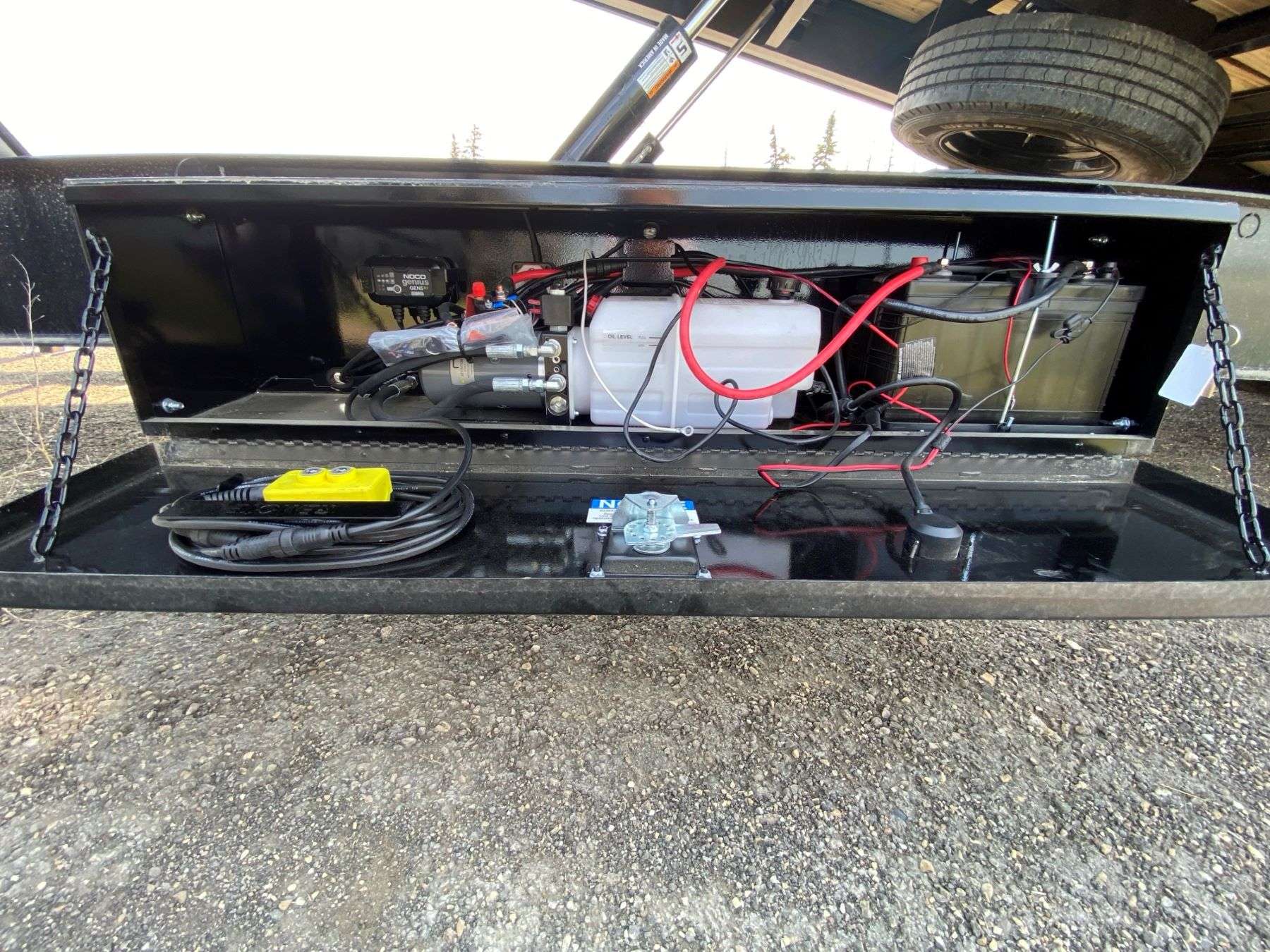 2026 Diamond C DET210- 30' Tilt Deck Gooseneck Trailer