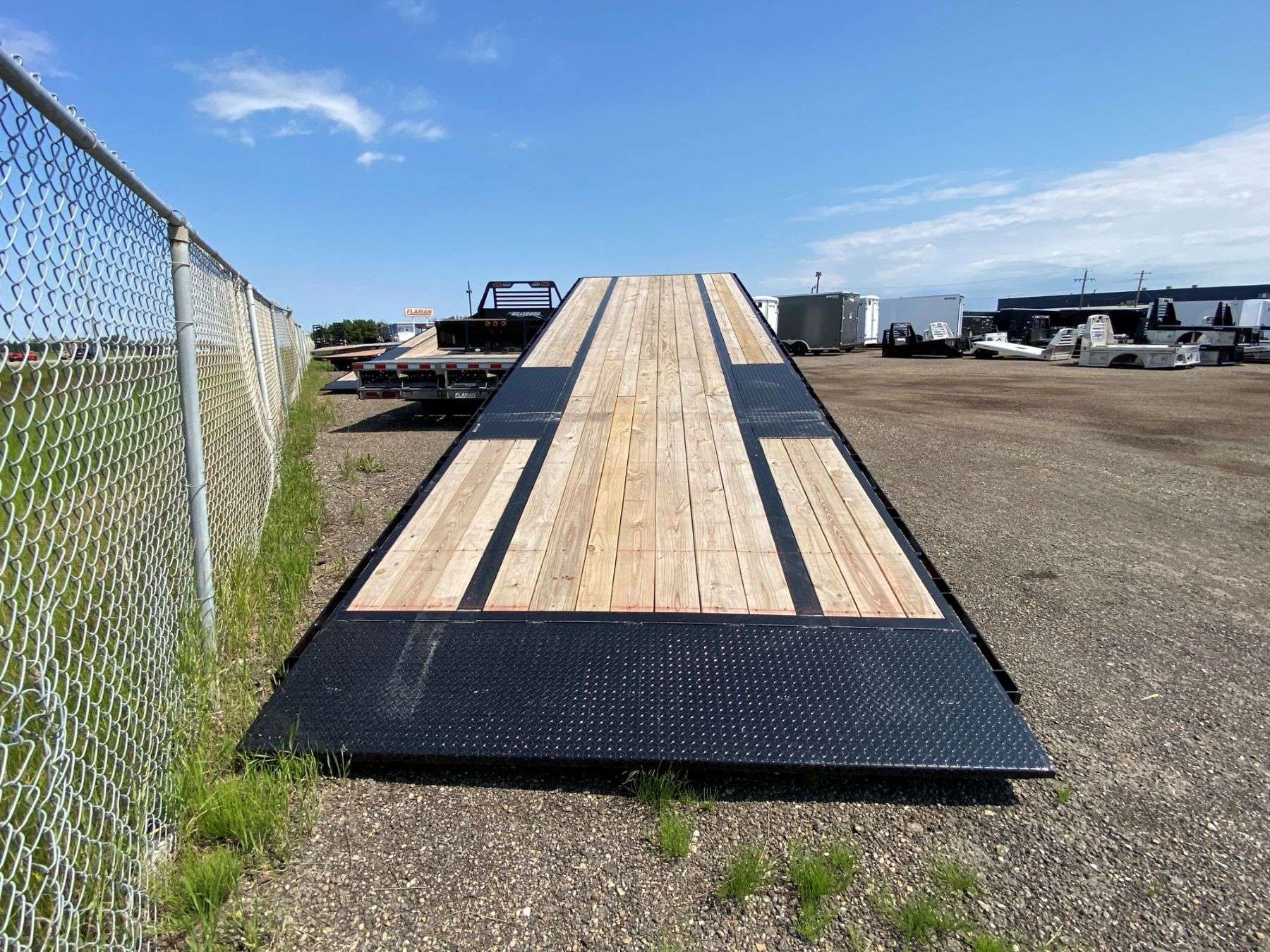 2026 Diamond C DET210- 30' Tilt Deck Gooseneck Trailer