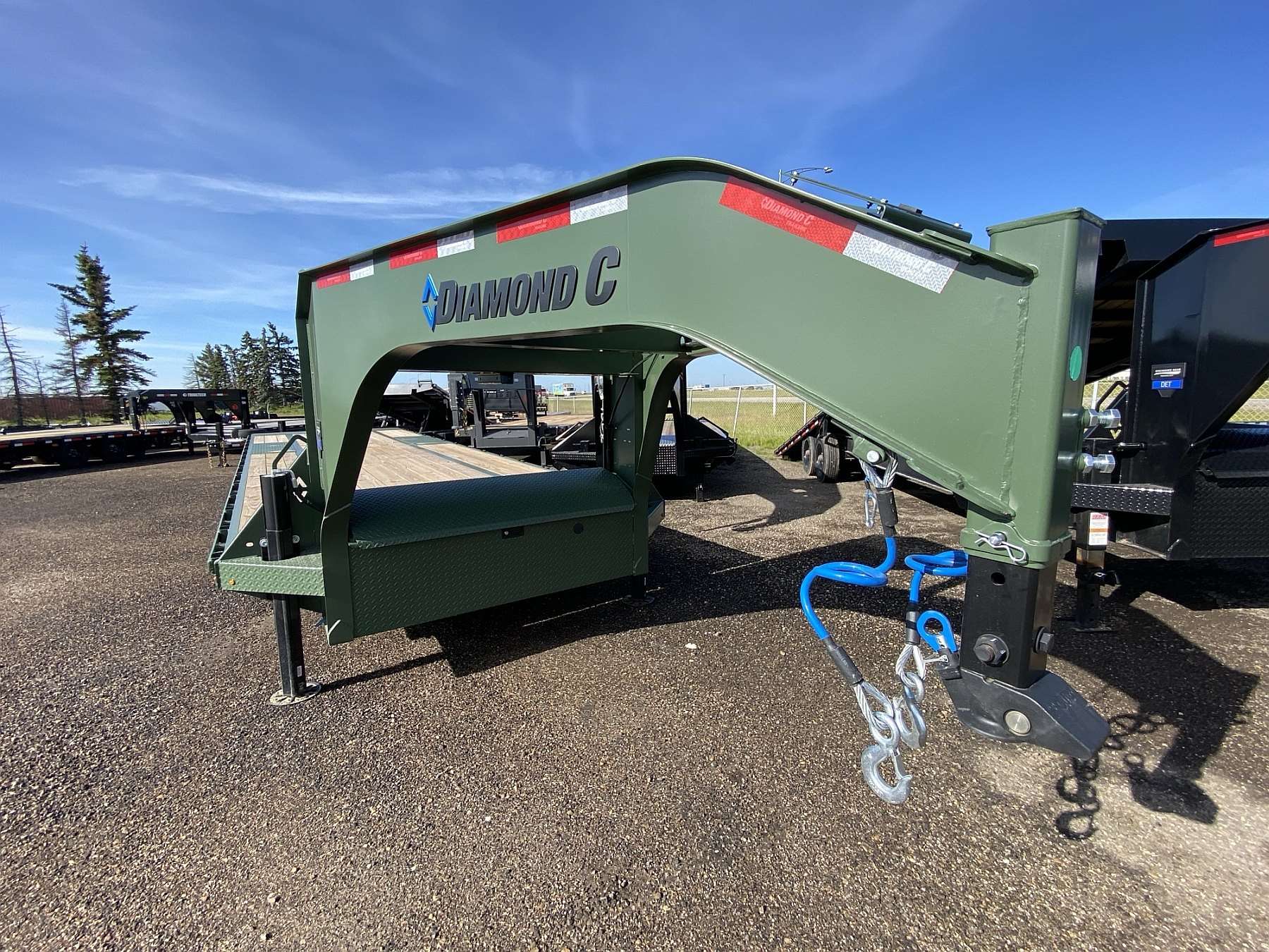2026 Diamond C DET210 - 30' Tilt Deck Gooseneck Trailer