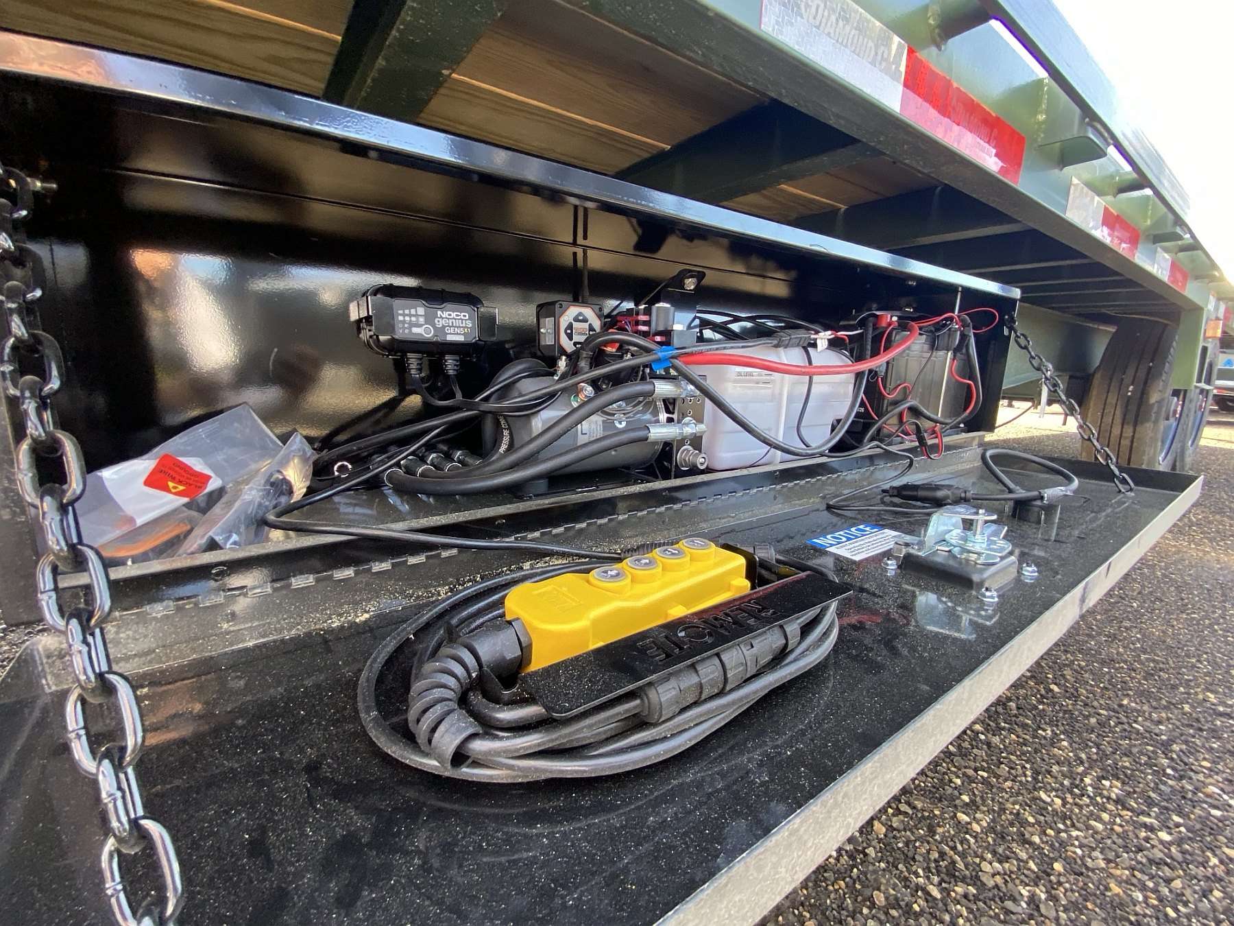 2026 Diamond C DET210 - 30' Tilt Deck Gooseneck Trailer
