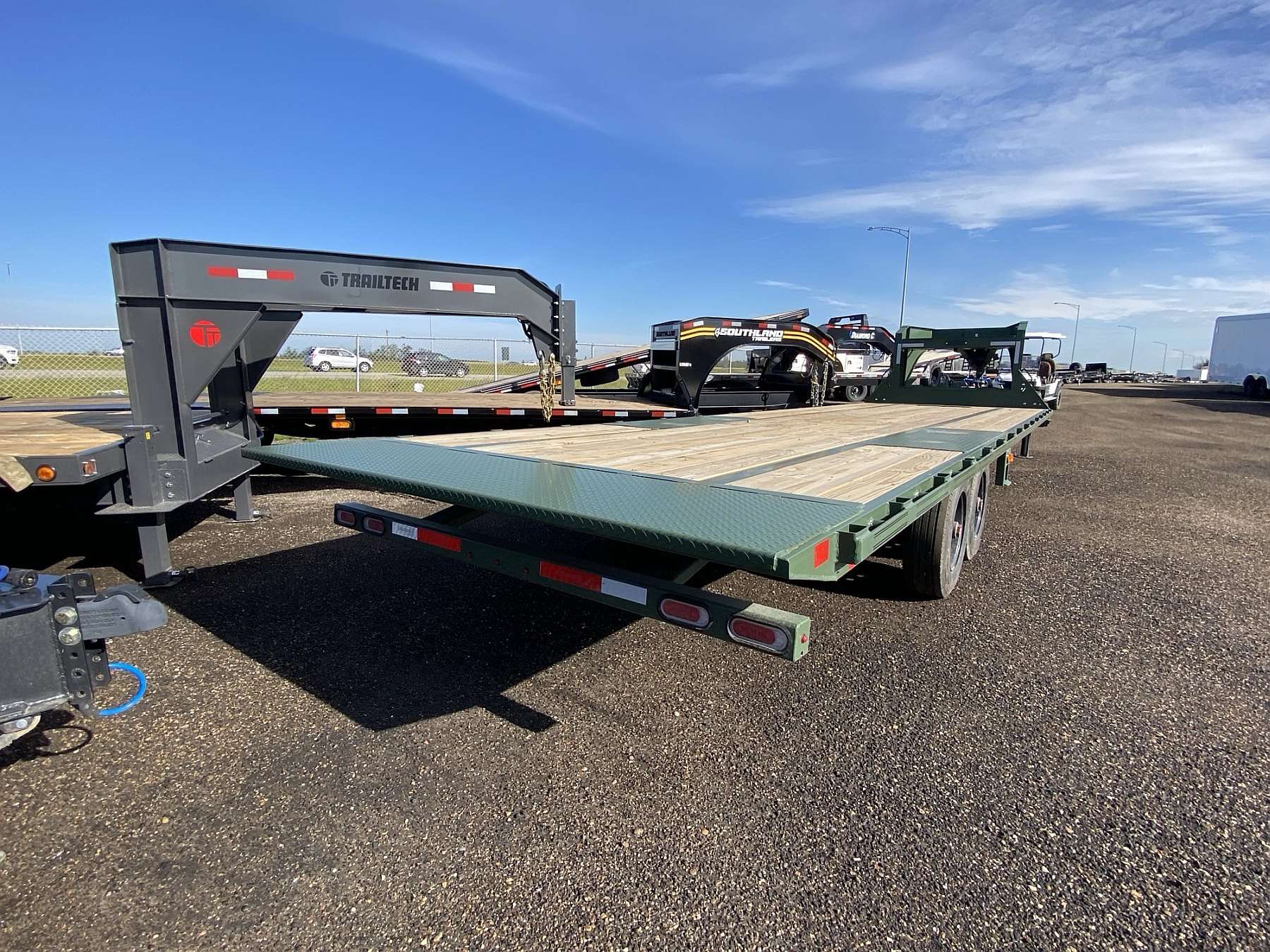 2026 Diamond C DET210 - 30' Tilt Deck Gooseneck Trailer