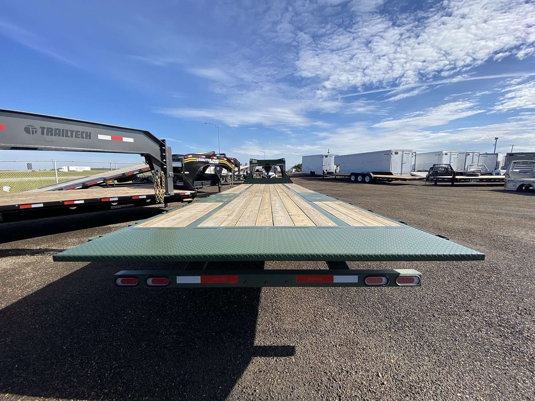 2026 Diamond C DET210 - 30' Tilt Deck Gooseneck Trailer