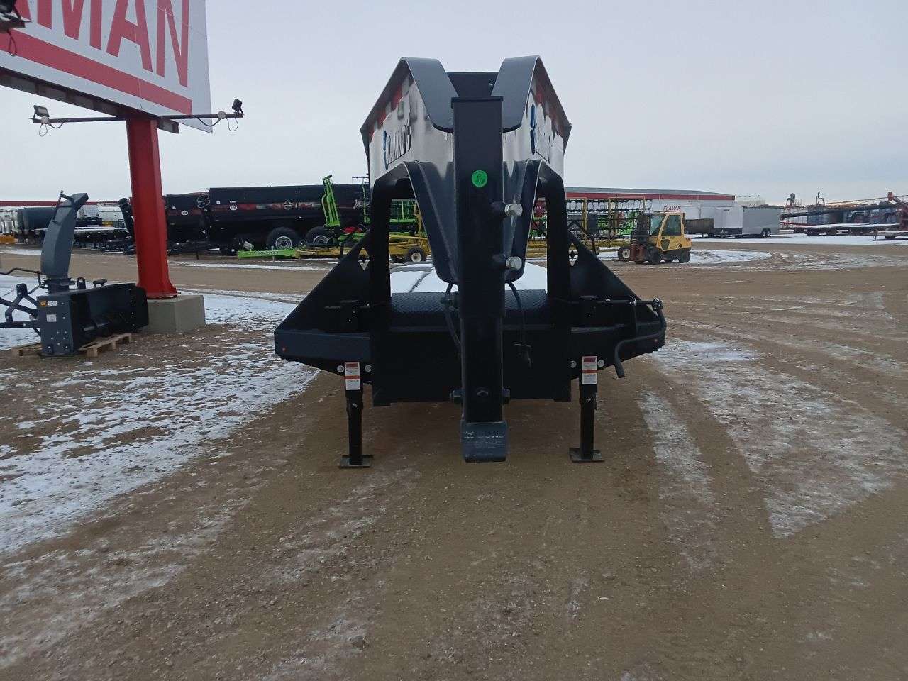 2026 Diamond C FMAX 8'6" x 35' GN BT Flat Deck Trailer