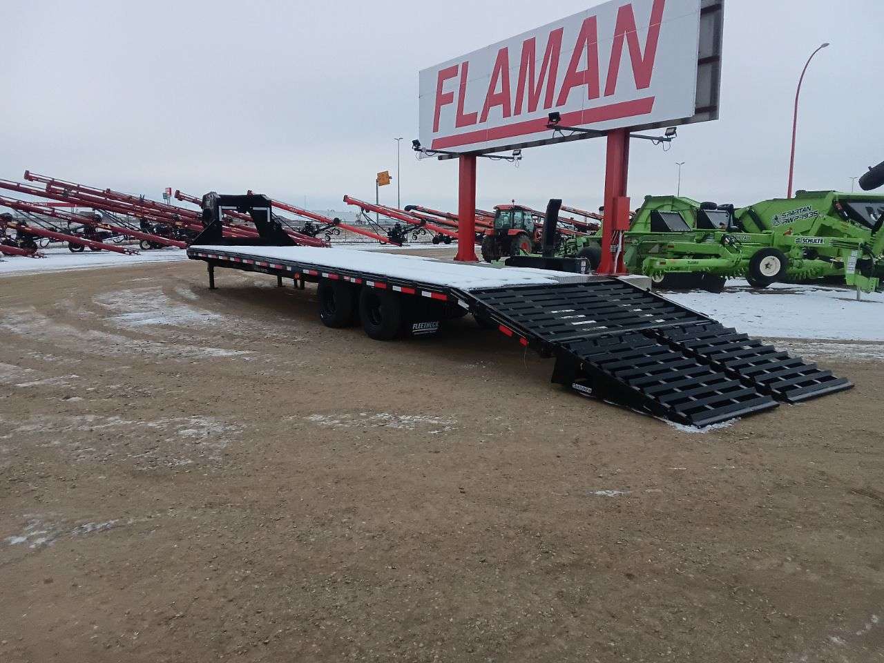 2026 Diamond C FMAX 8'6" x 35' GN BT Flat Deck Trailer
