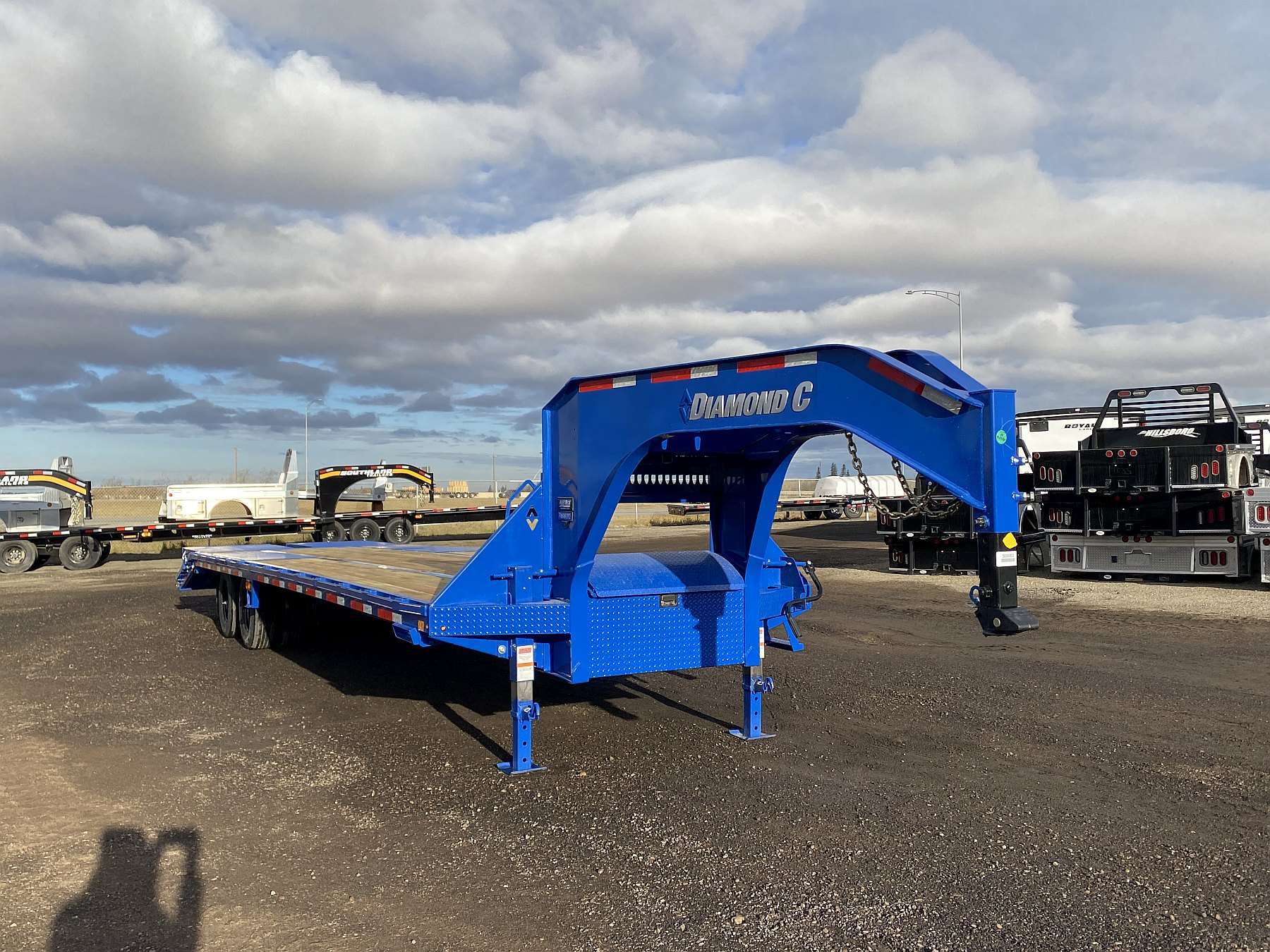 2026 Diamond C FMAX212- 32' Gooseneck Trailer